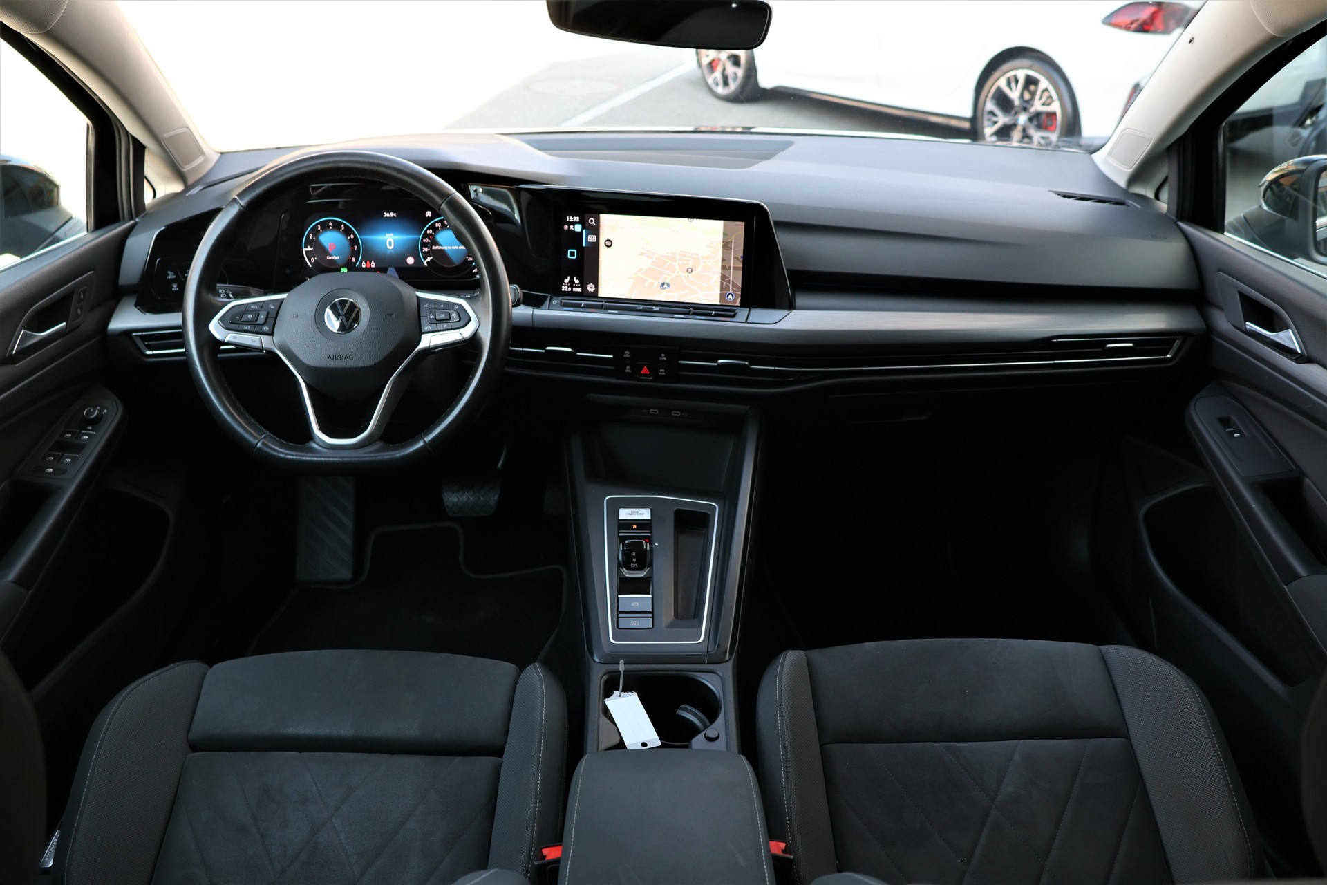 VW Golf 1.5 eTSI mHEV ACT First Edition DSG-image-16
