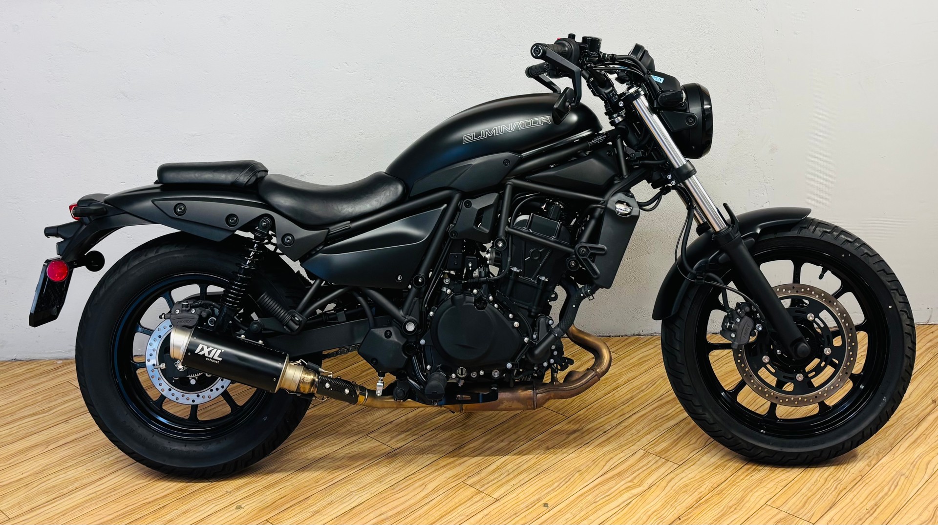 KAWASAKI Eliminator 500 SE-showroom-element-1