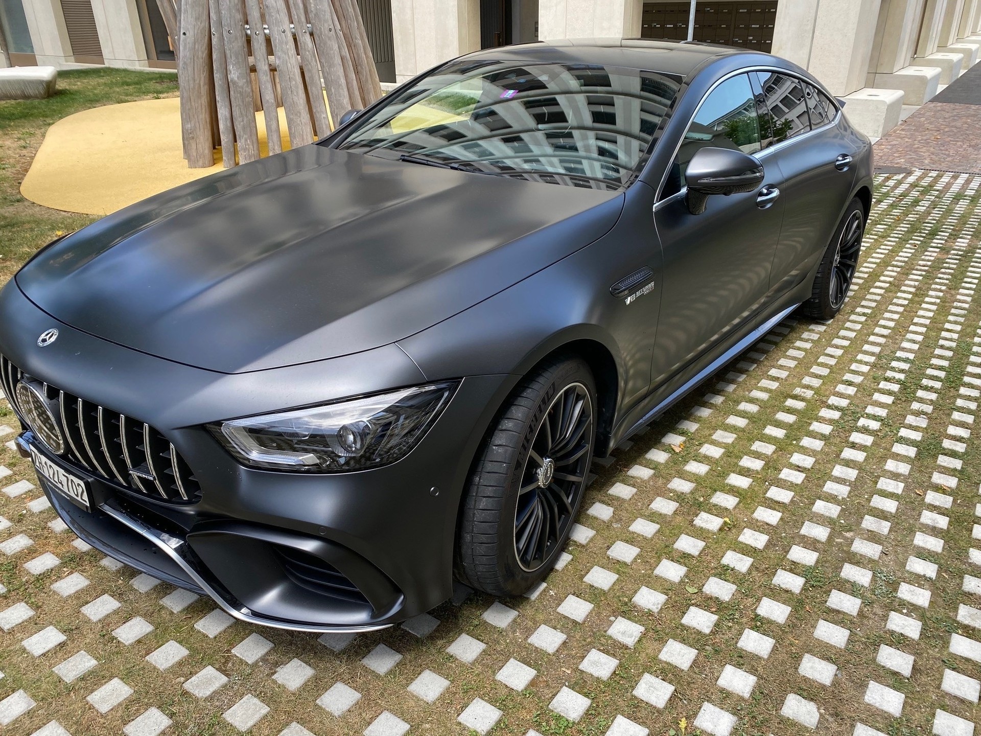 MERCEDES-BENZ AMG GT 63 S 4matic+-image-4
