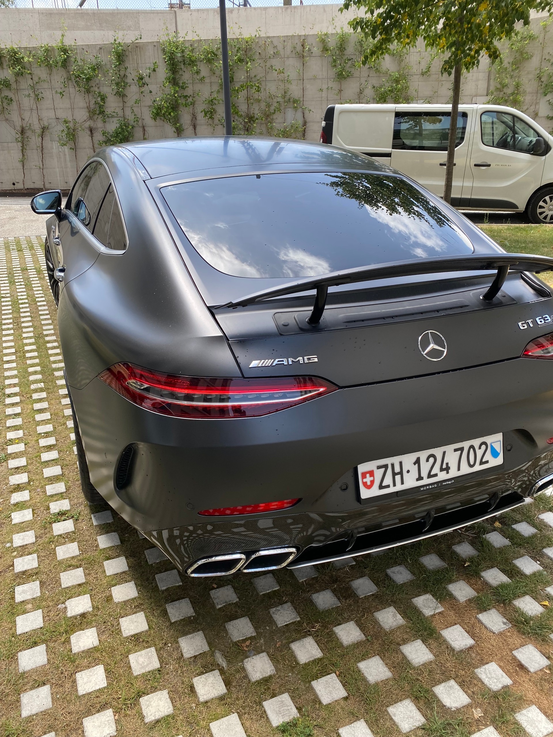 MERCEDES-BENZ AMG GT 63 S 4matic+-image-2