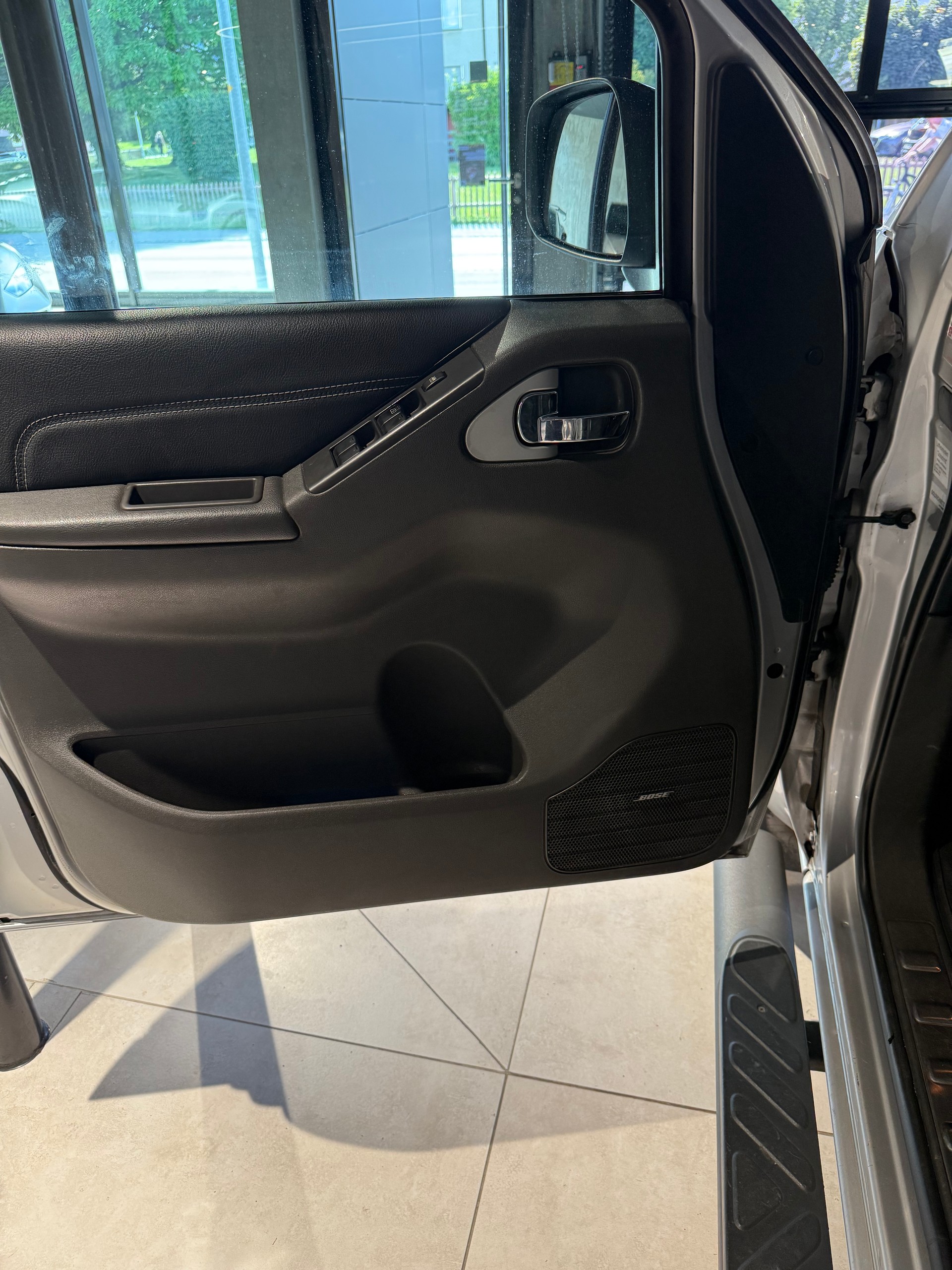 NISSAN Navara V6 Double Cab LE EVO 3.0 dCi 4WD Automat-image-7