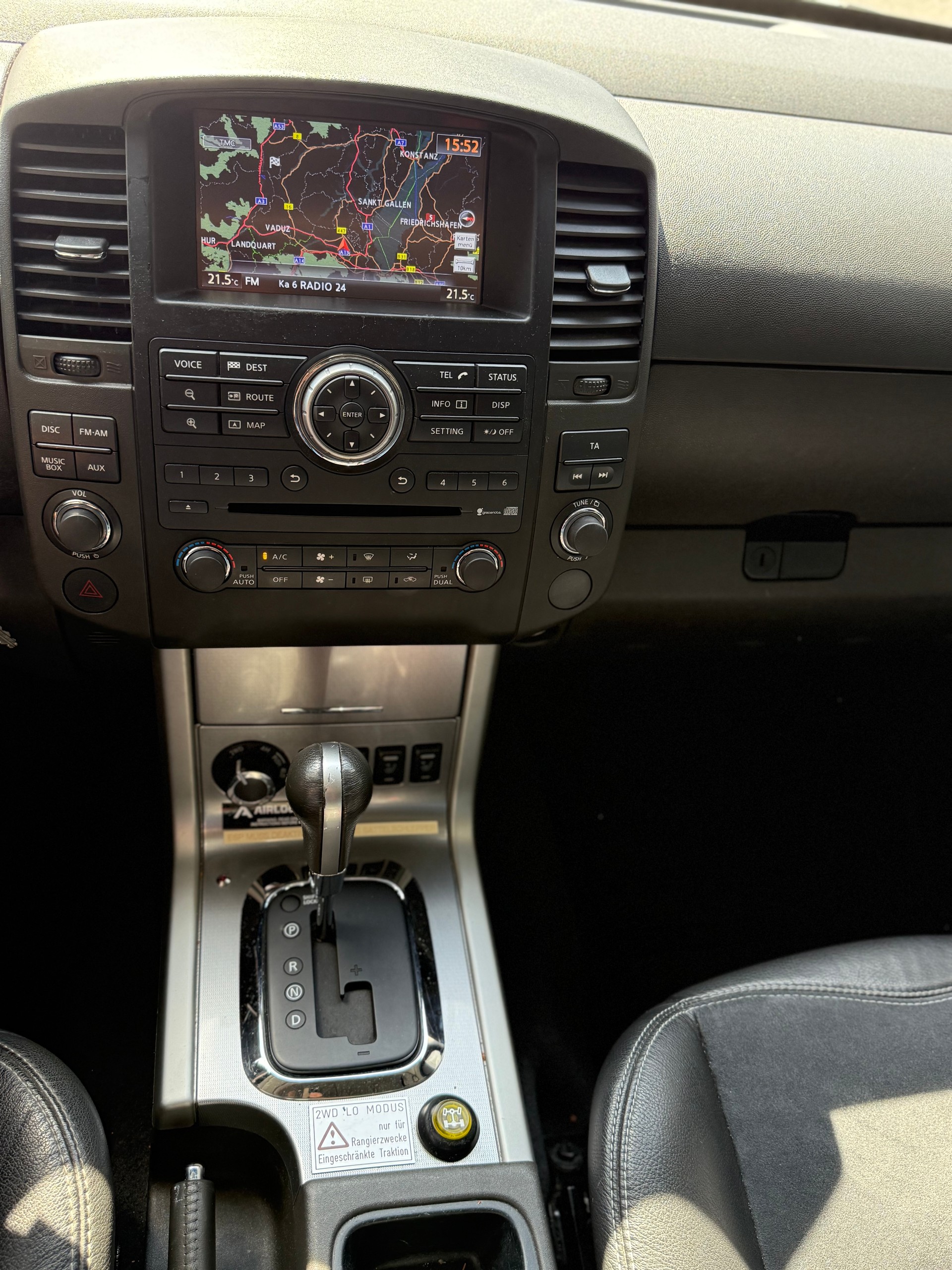 NISSAN Navara V6 Double Cab LE EVO 3.0 dCi 4WD Automat-image-9