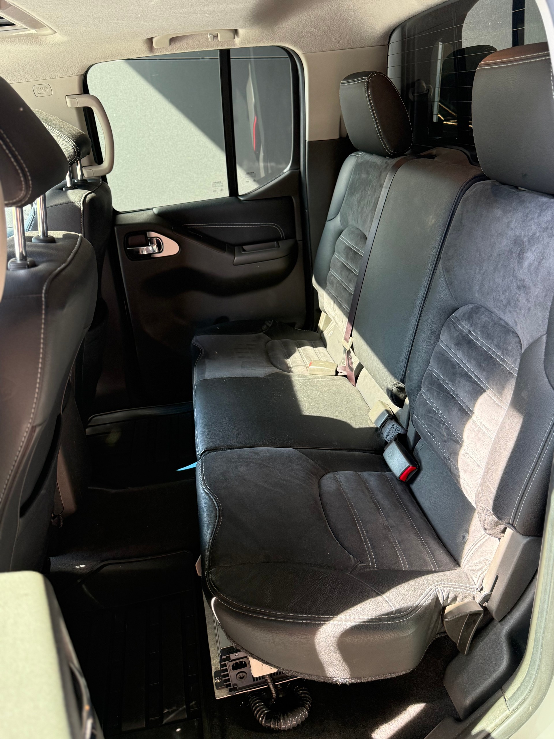 NISSAN Navara V6 Double Cab LE EVO 3.0 dCi 4WD Automat-image-12