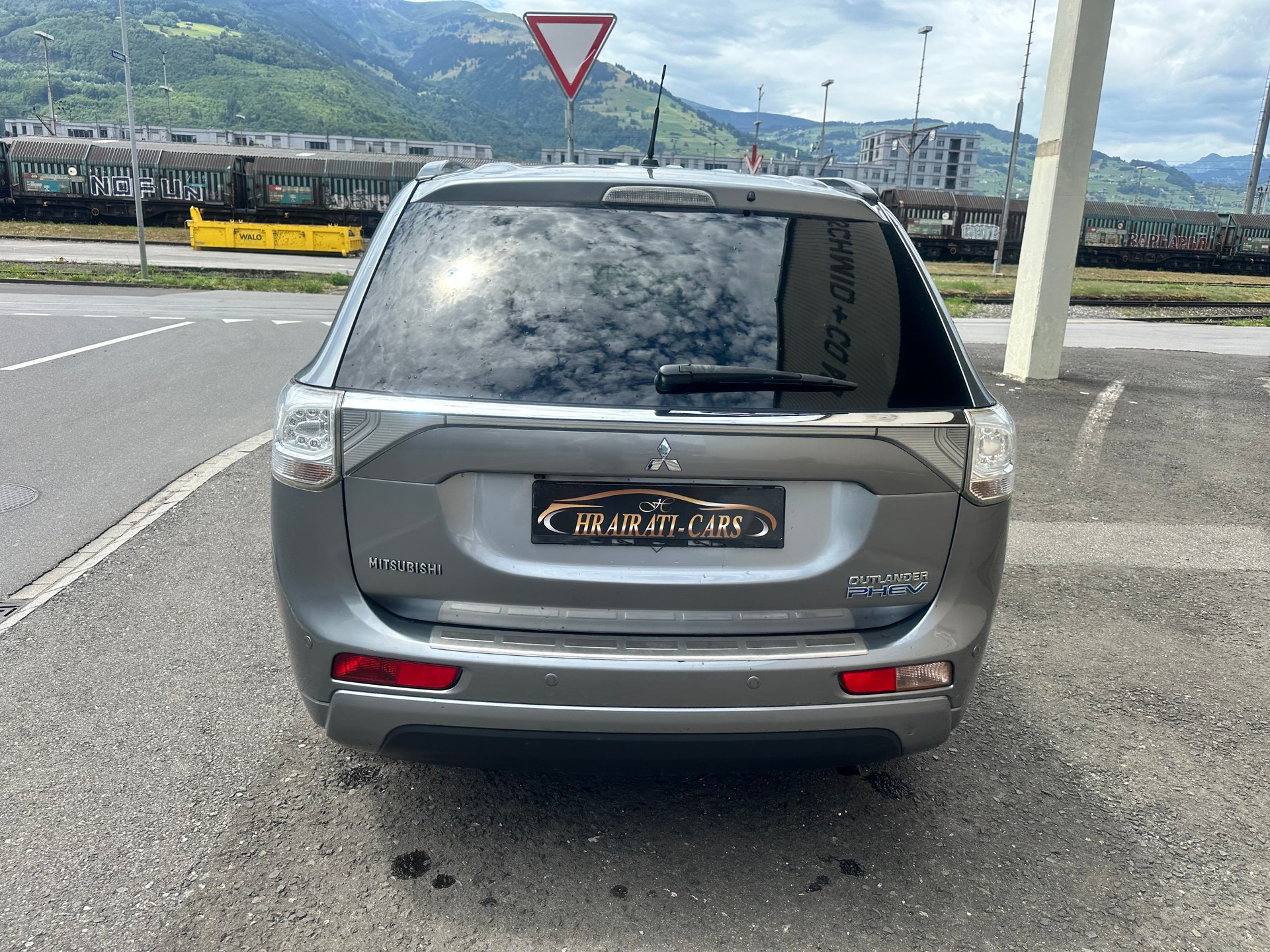 MITSUBISHI Outlander 2.0 PHEV Navigator eAssist-image-5