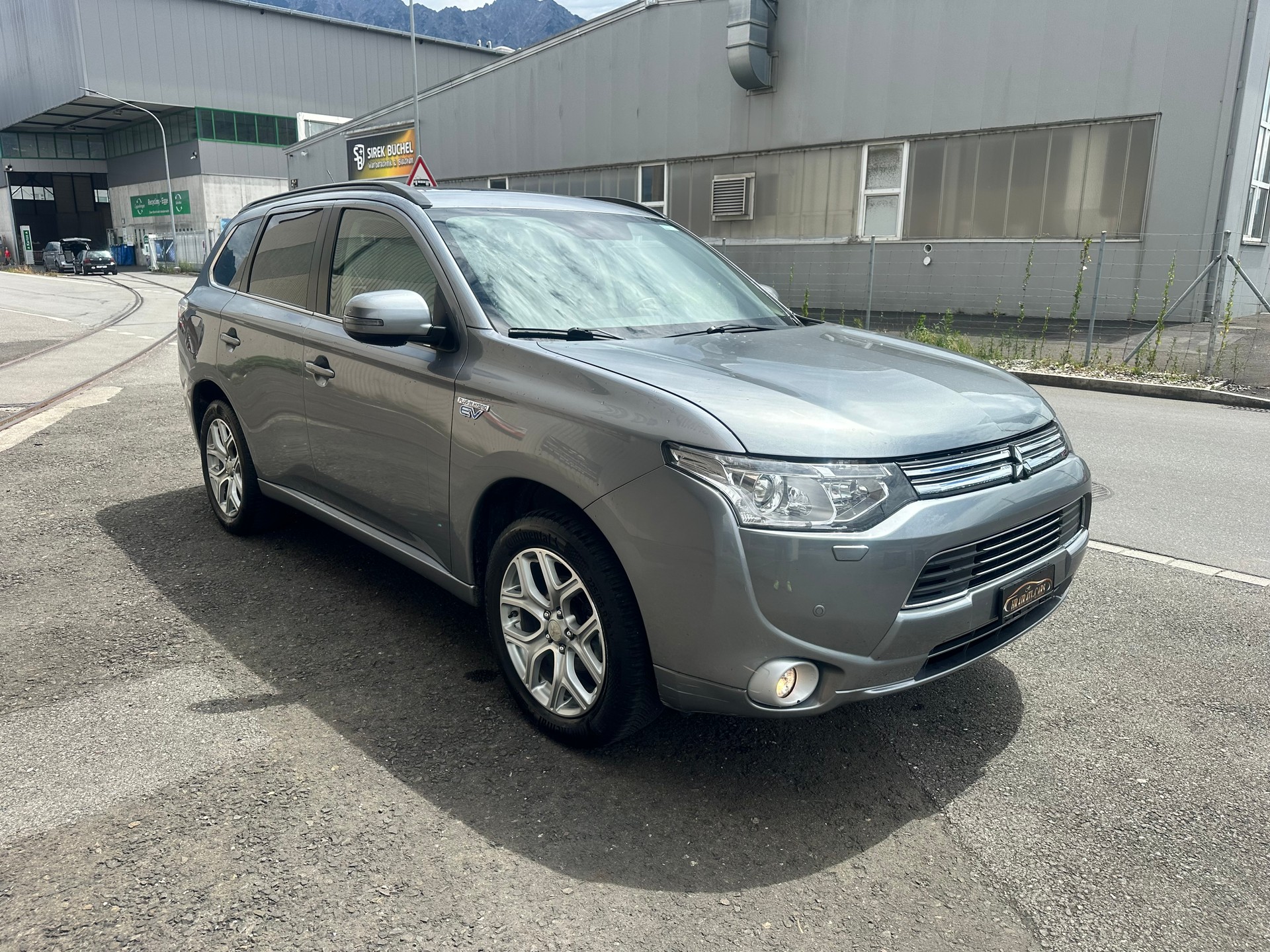 MITSUBISHI Outlander 2.0 PHEV Navigator eAssist-image-1