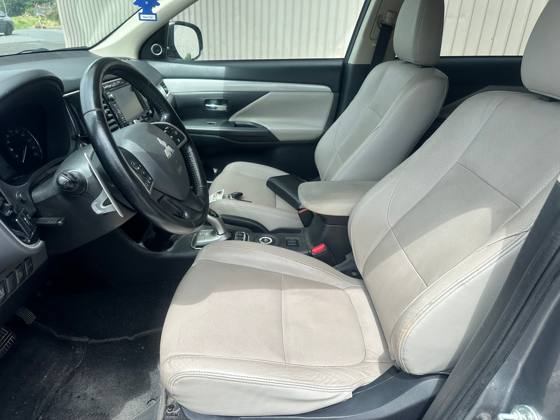 MITSUBISHI Outlander 2.0 PHEV Navigator eAssist-image-12