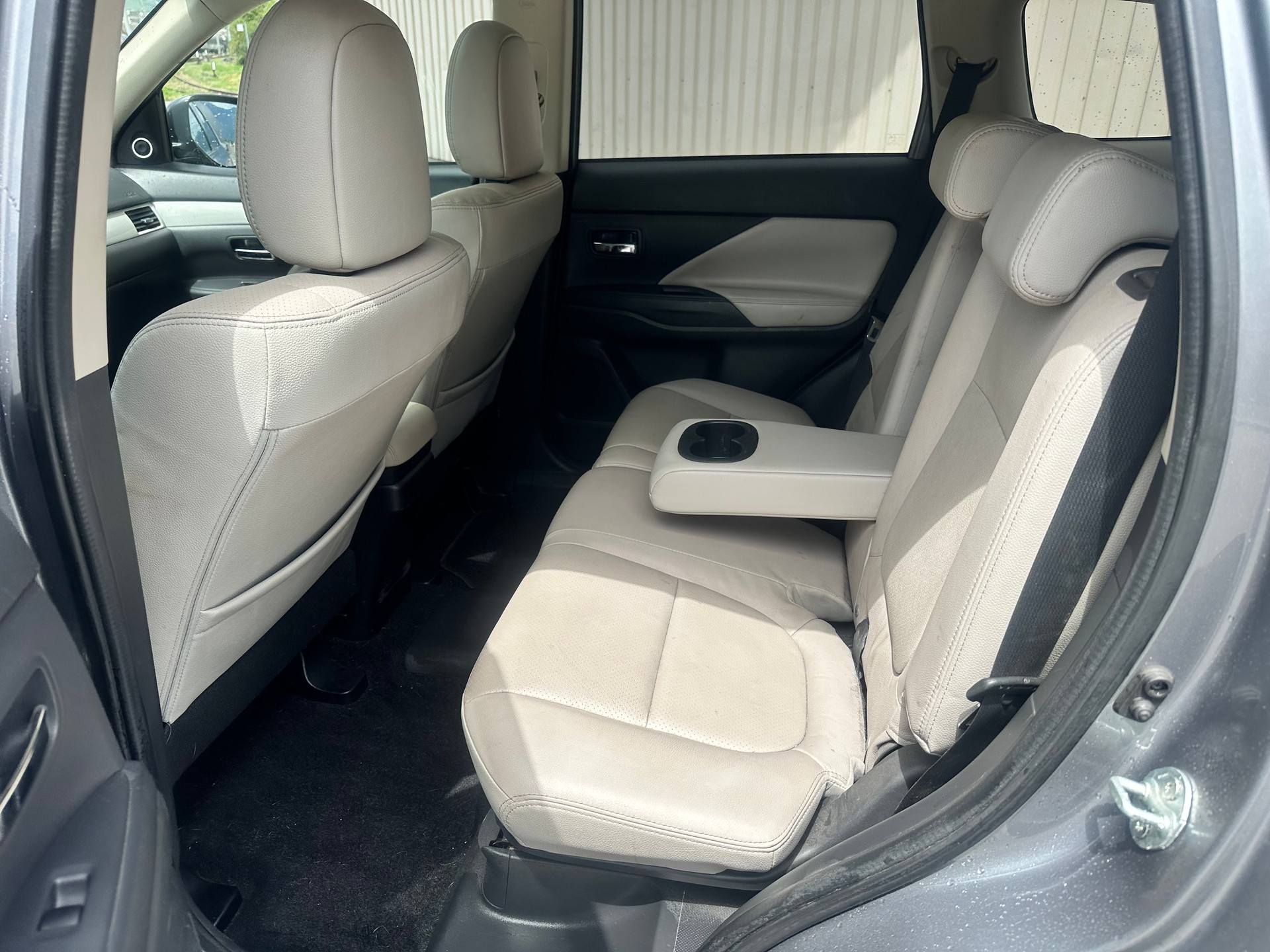 MITSUBISHI Outlander 2.0 PHEV Navigator eAssist-image-14