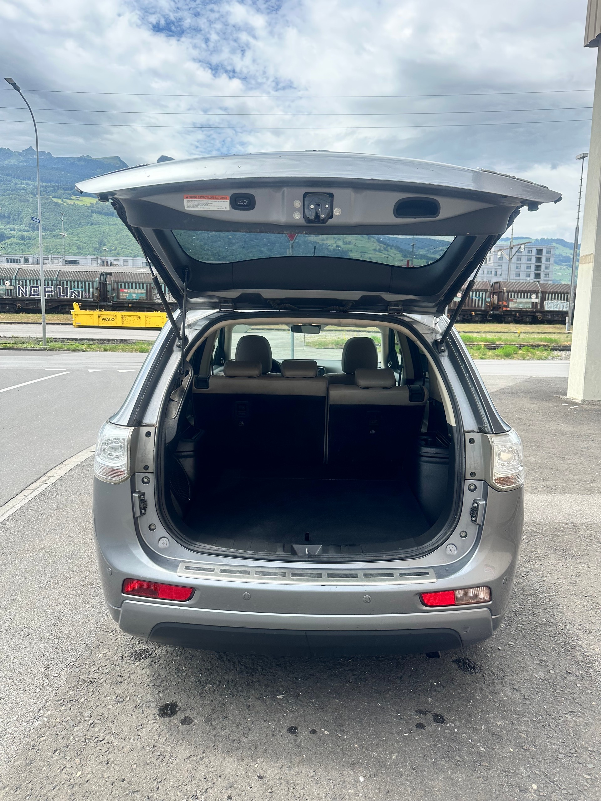 MITSUBISHI Outlander 2.0 PHEV Navigator eAssist-image-6