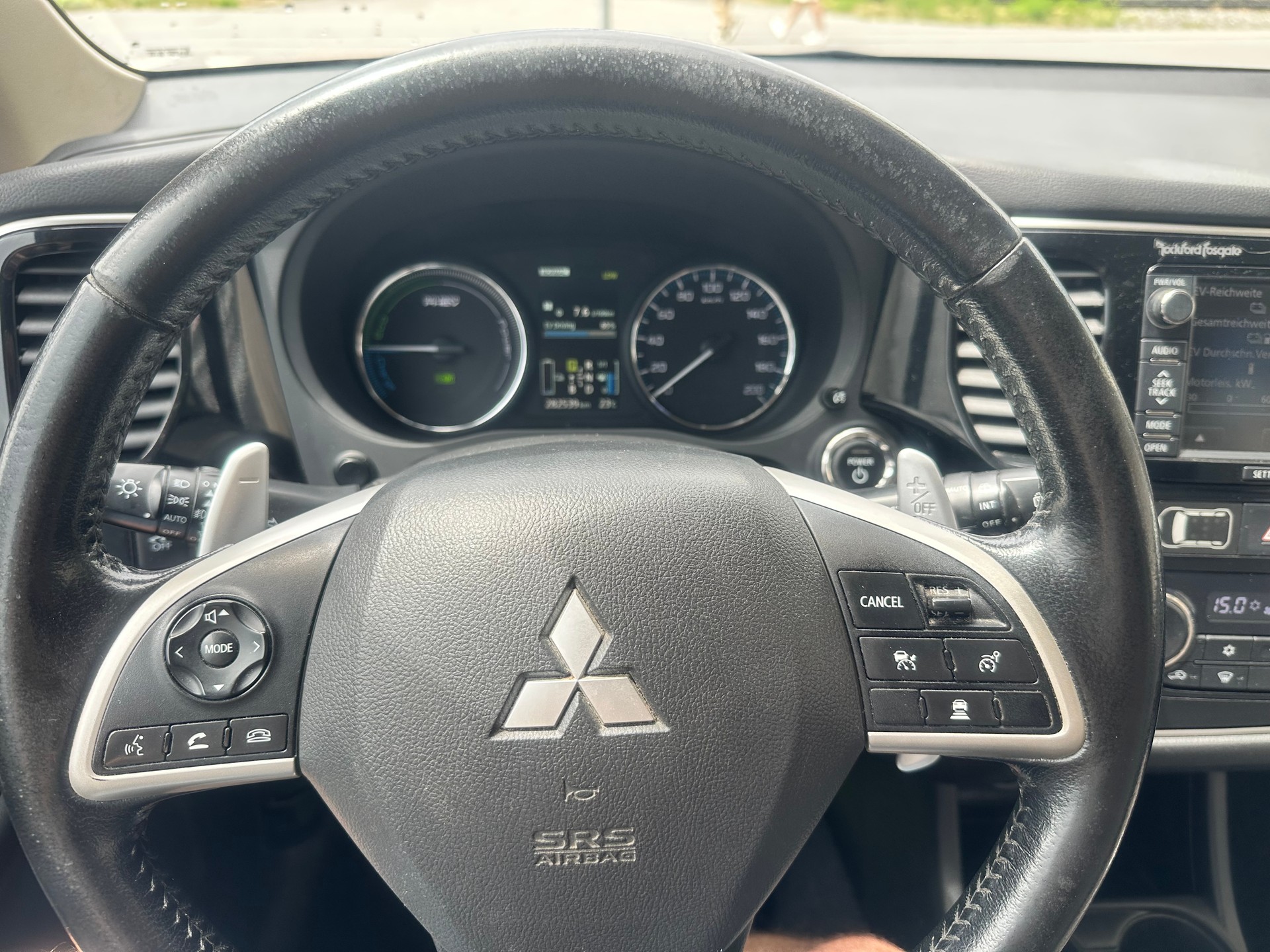 MITSUBISHI Outlander 2.0 PHEV Navigator eAssist-image-10
