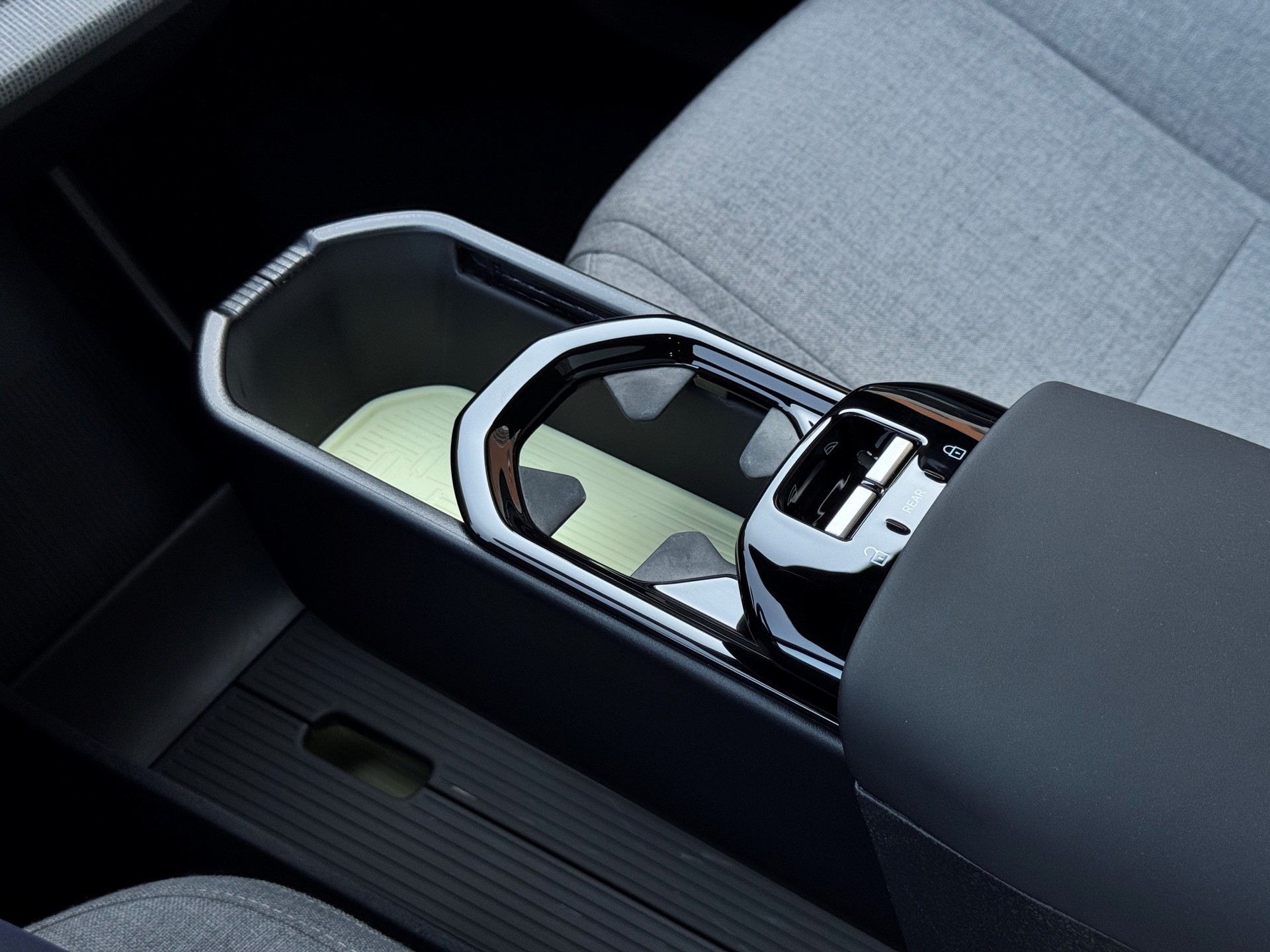 VOLVO EX30 E60 Twin Ultra Performance AWD-image-17