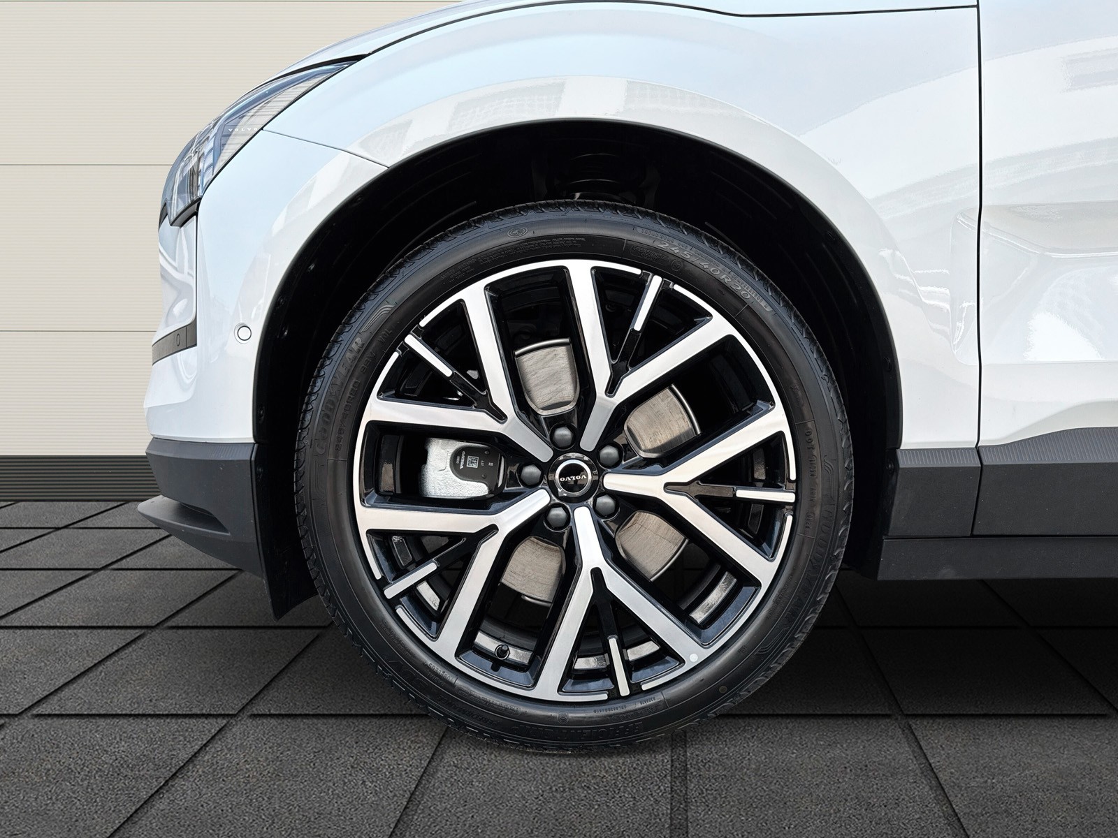 VOLVO EX30 E60 Twin Ultra Performance AWD-image-4