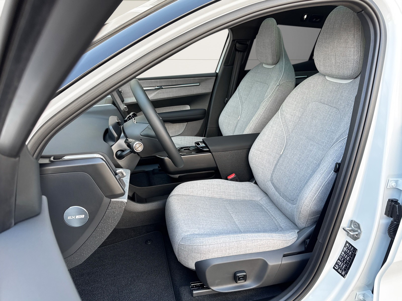 VOLVO EX30 E60 Twin Ultra Performance AWD-image-7