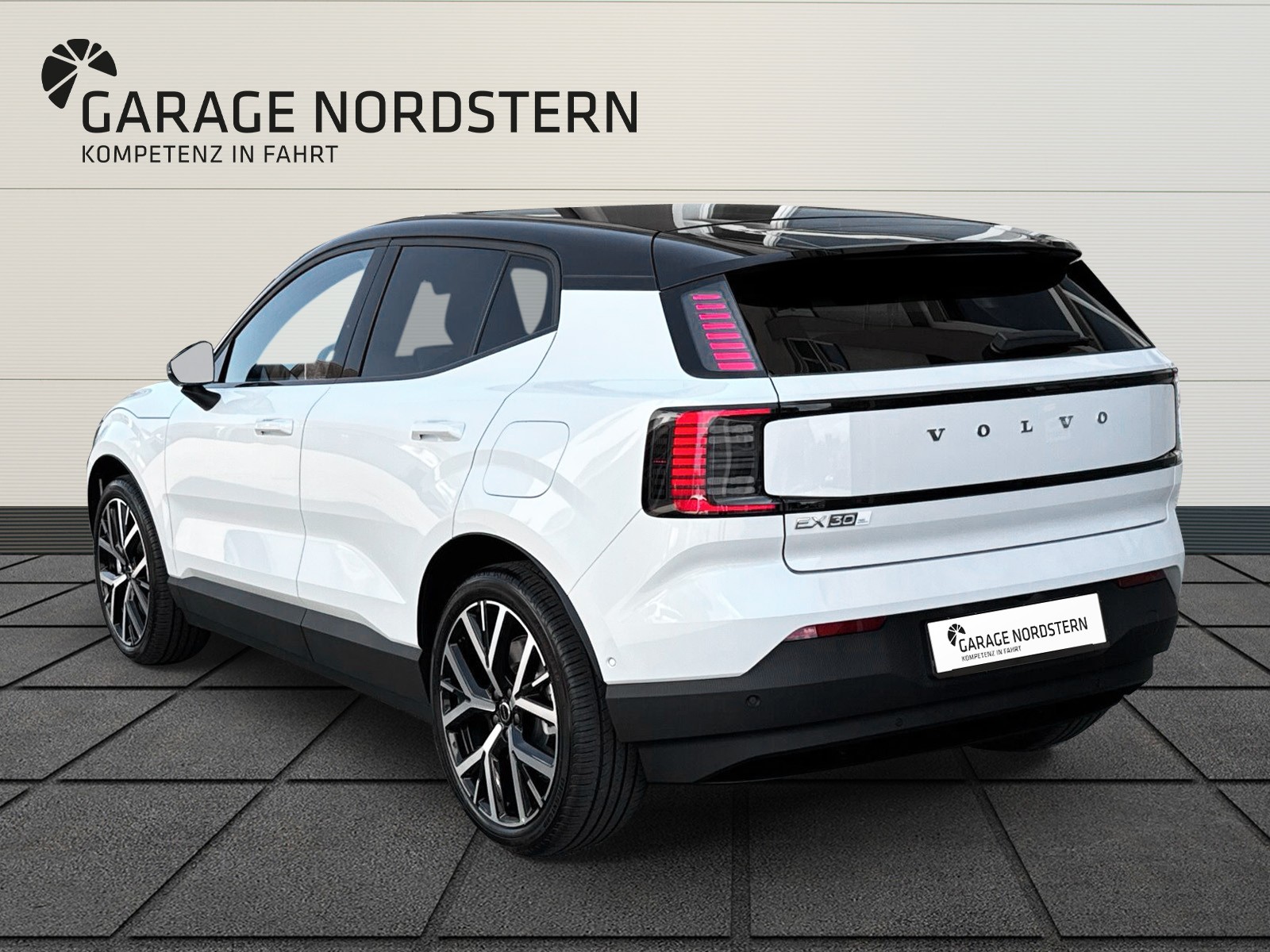 VOLVO EX30 E60 Twin Ultra Performance AWD-image-2