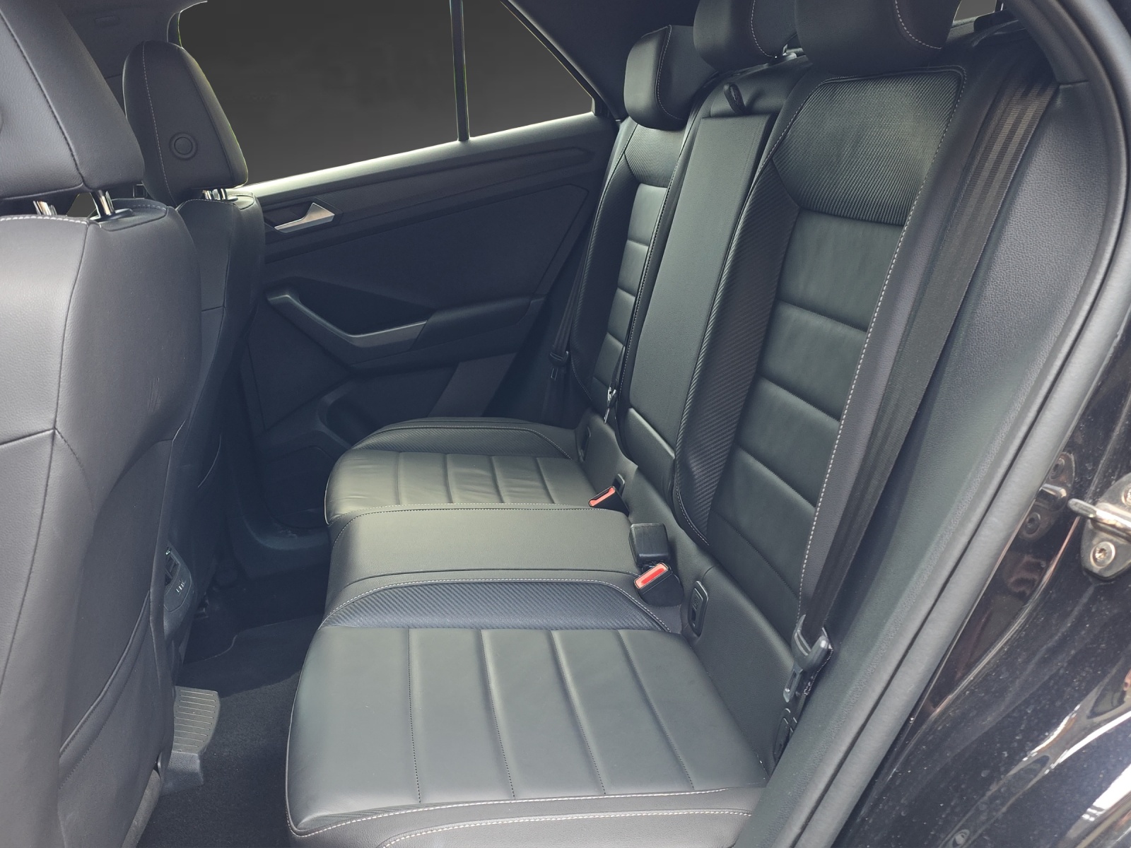 VW T-Roc 2.0 TSI R DSG 4Motion-image-6