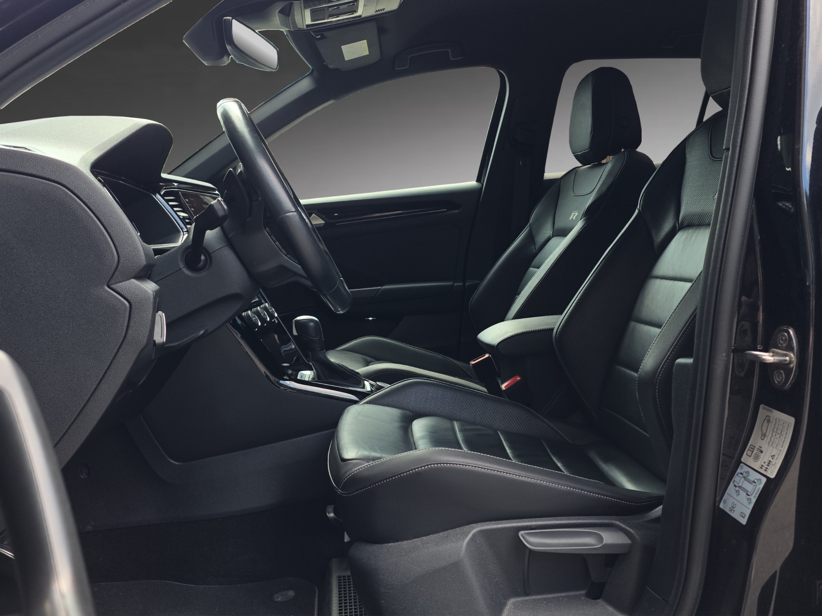 VW T-Roc 2.0 TSI R DSG 4Motion-image-5