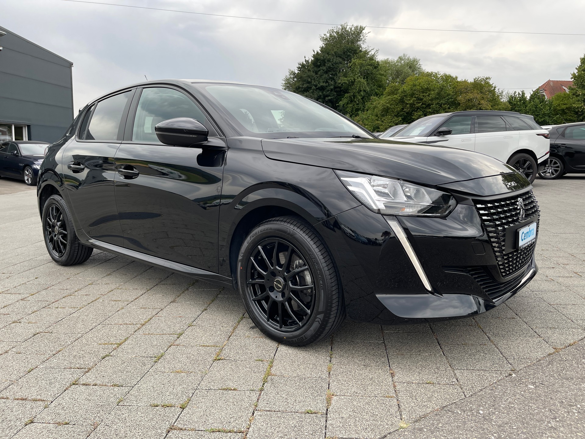 PEUGEOT 208 1.2 PureTech Active Pack EAT8-image-4