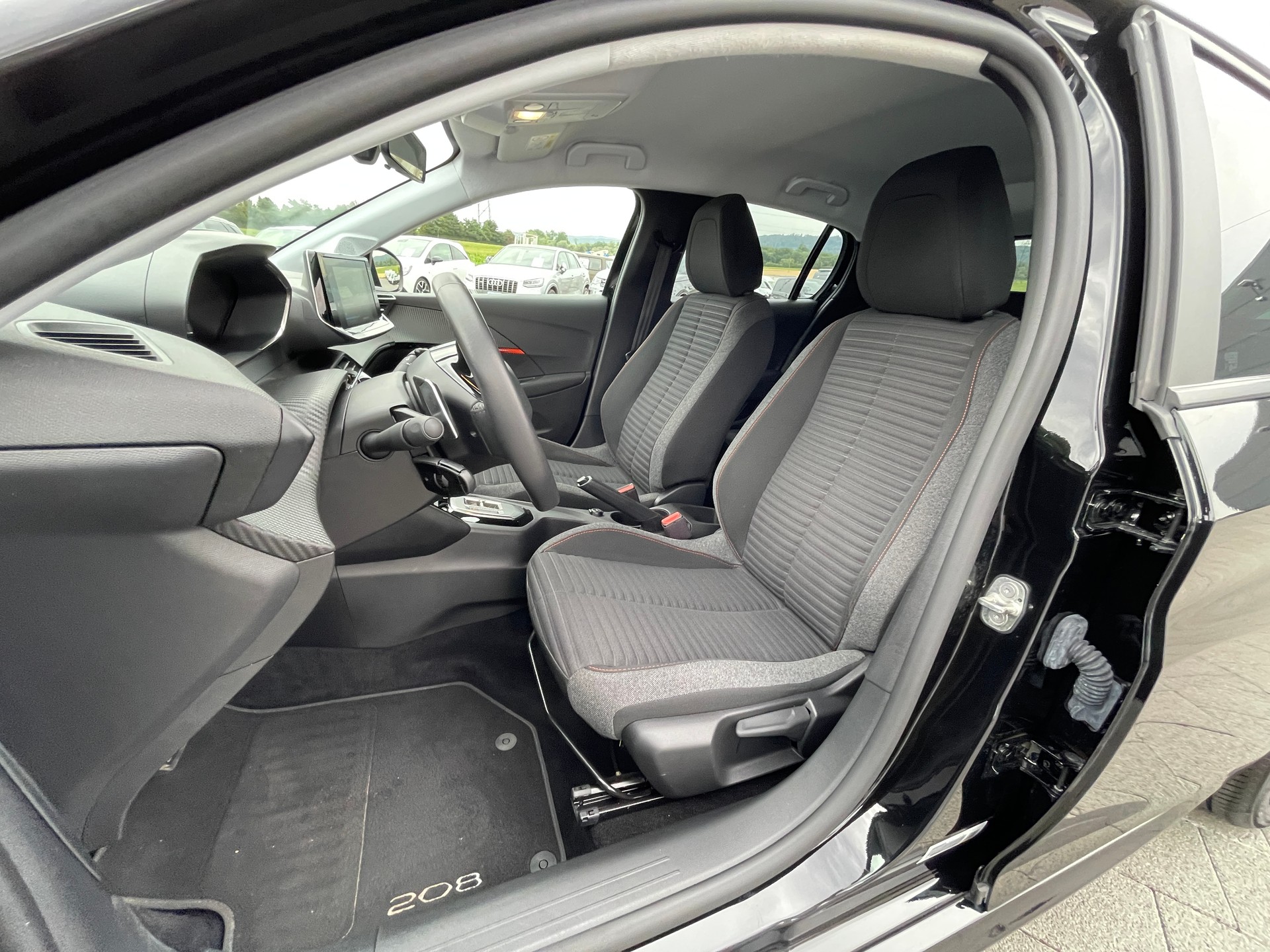 PEUGEOT 208 1.2 PureTech Active Pack EAT8-image-12