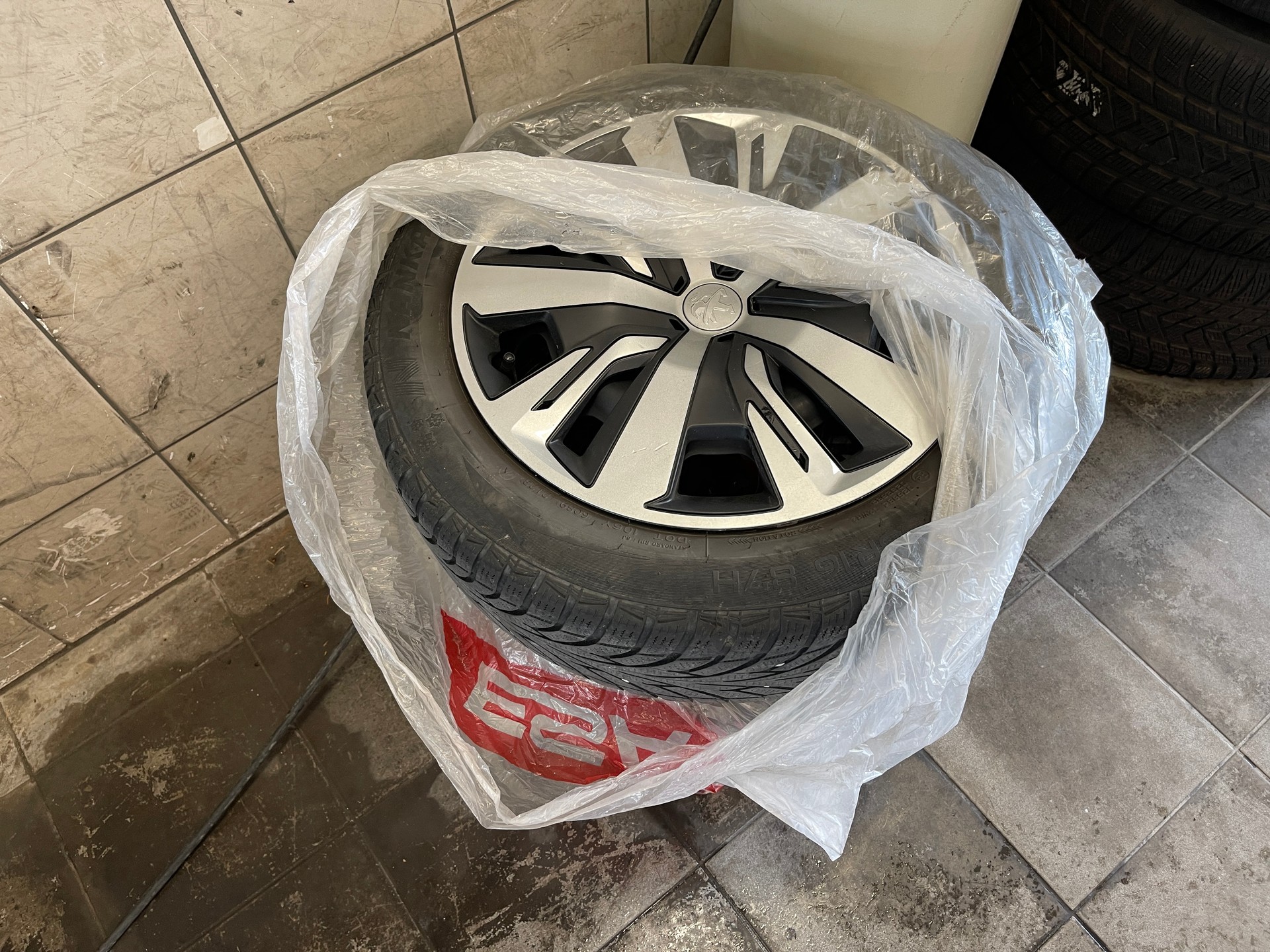 PEUGEOT 208 1.2 PureTech Active Pack EAT8-image-15