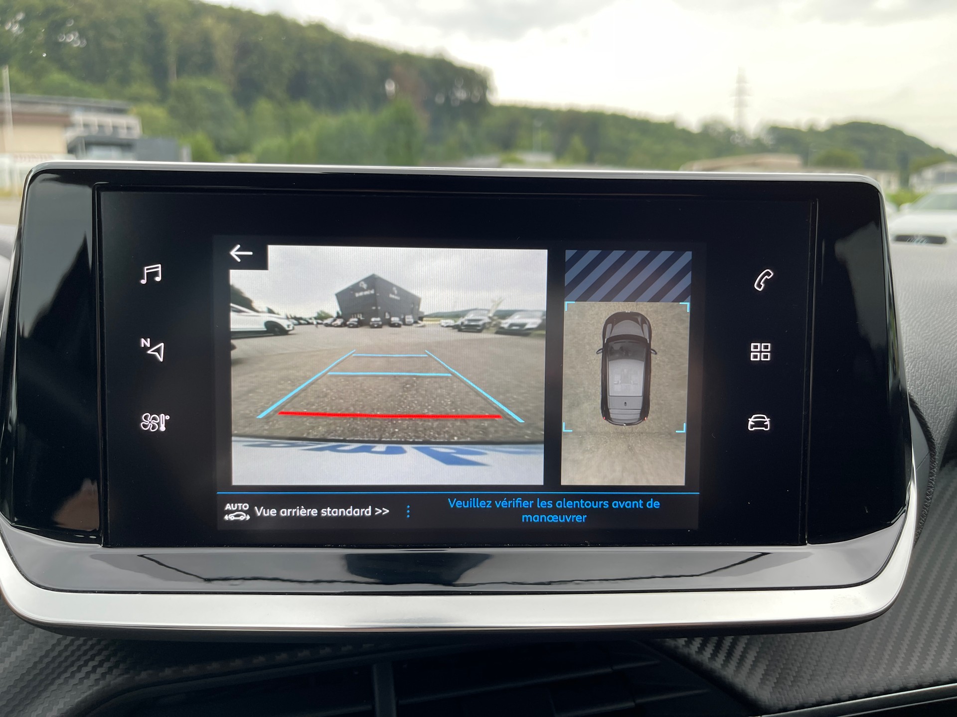 PEUGEOT 208 1.2 PureTech Active Pack EAT8-image-11