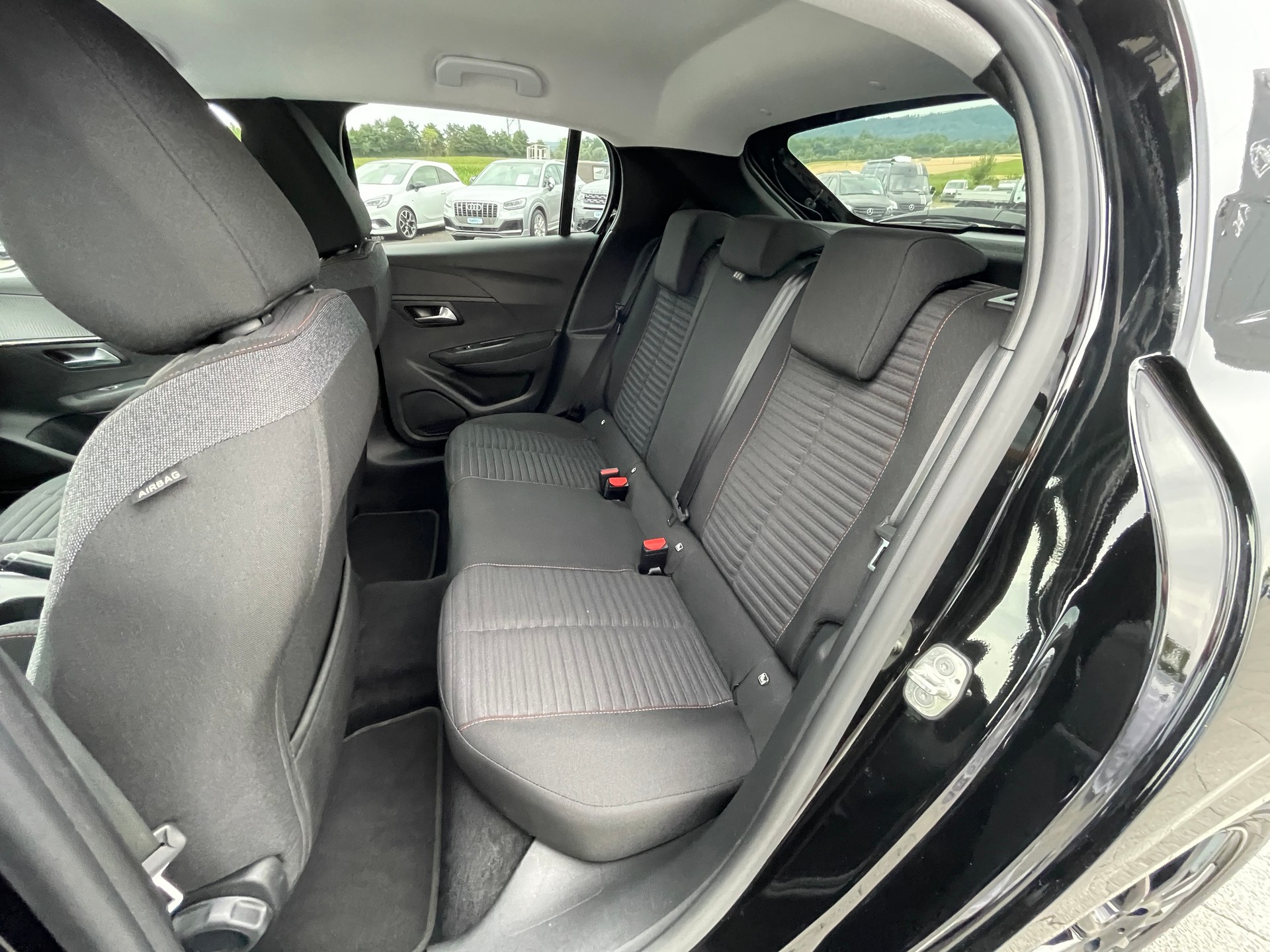 PEUGEOT 208 1.2 PureTech Active Pack EAT8-image-13