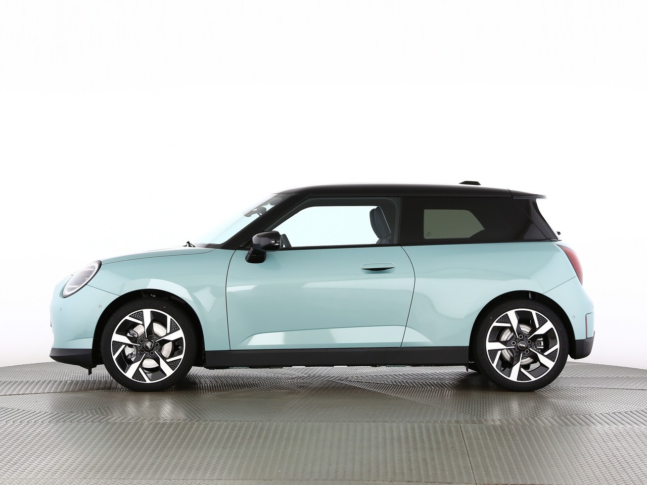 MINI Cooper E-showroom-element-2