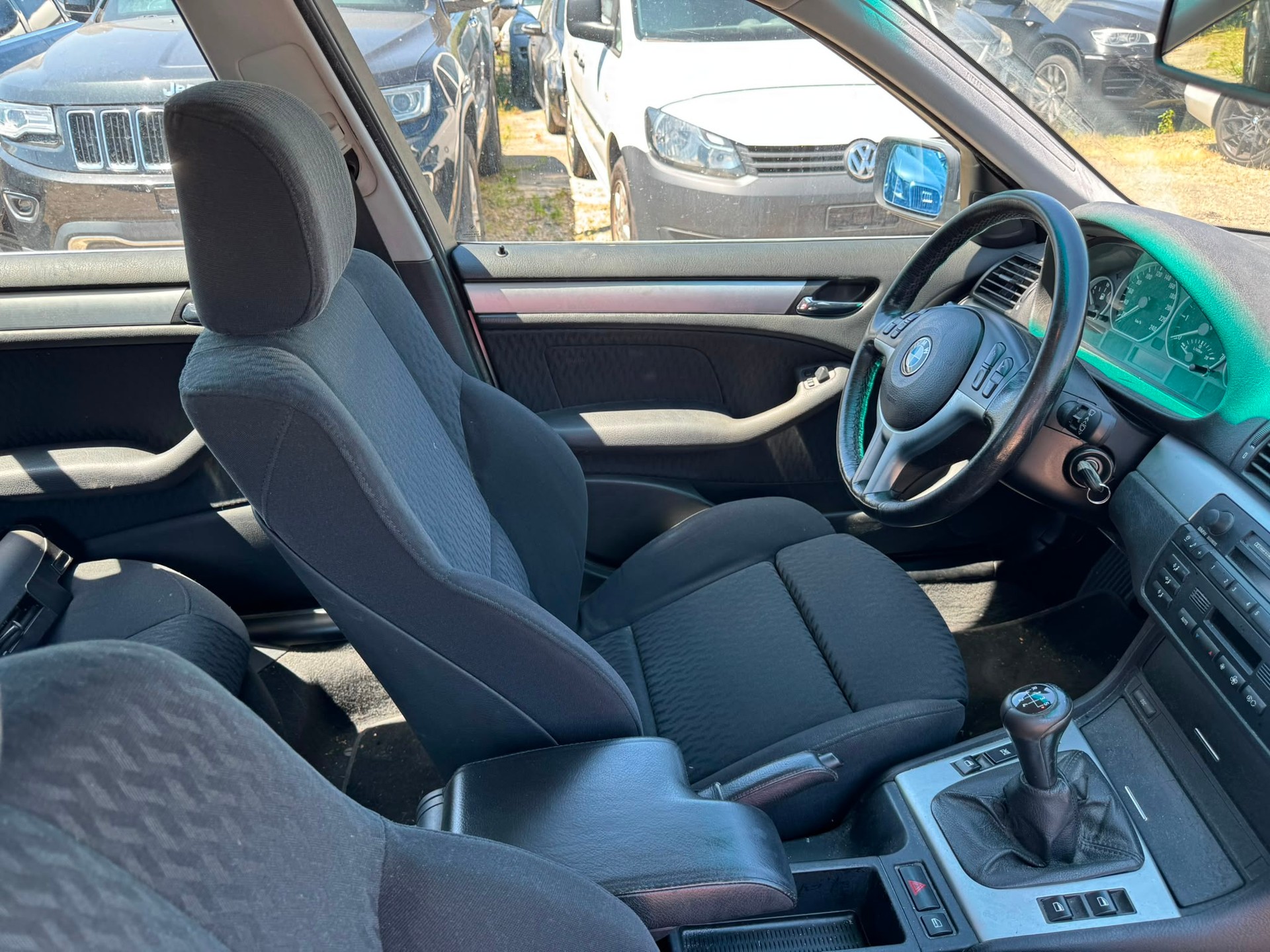 BMW 330xi Touring-image-8