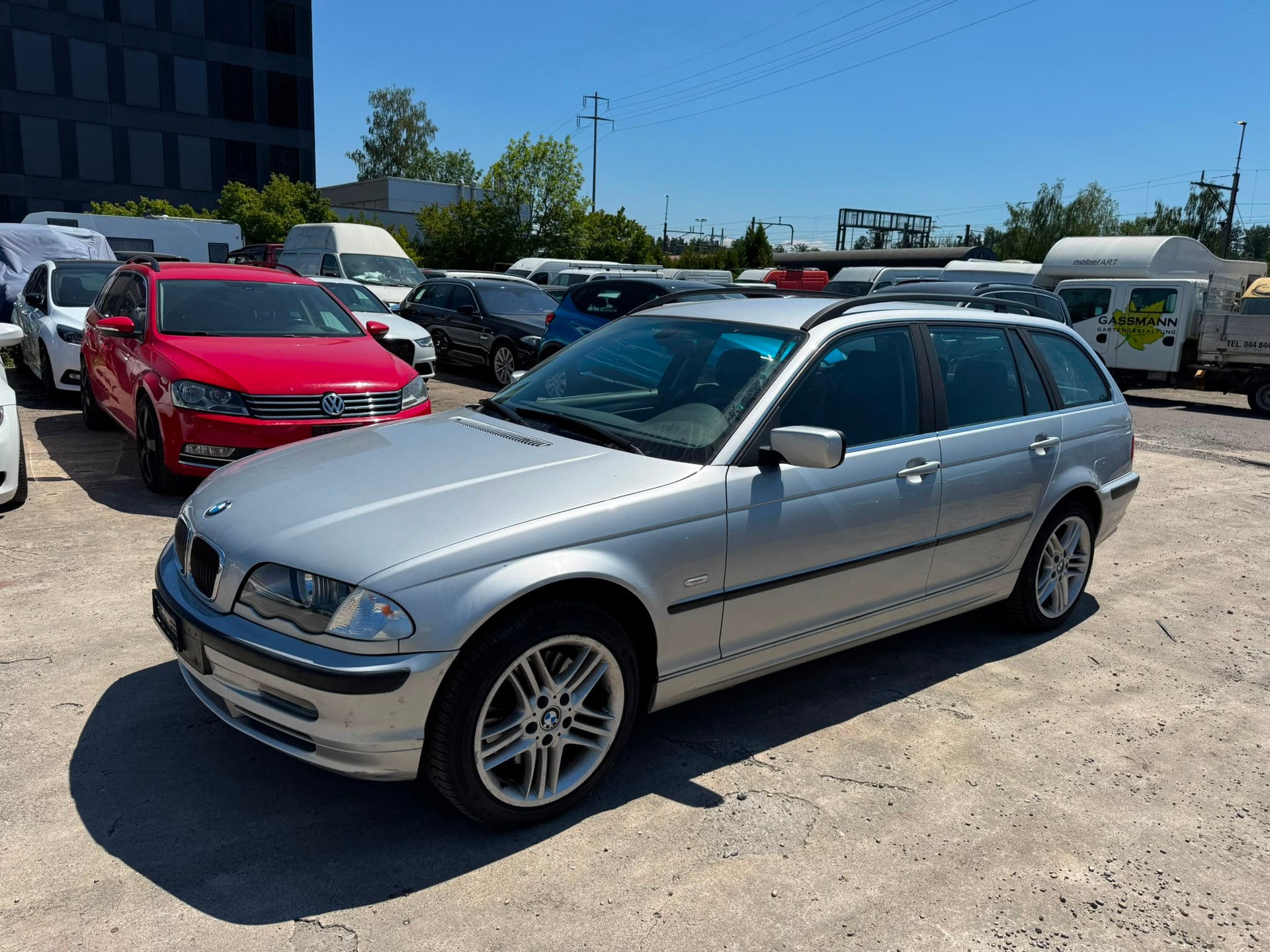 BMW 330xi Touring-image-1