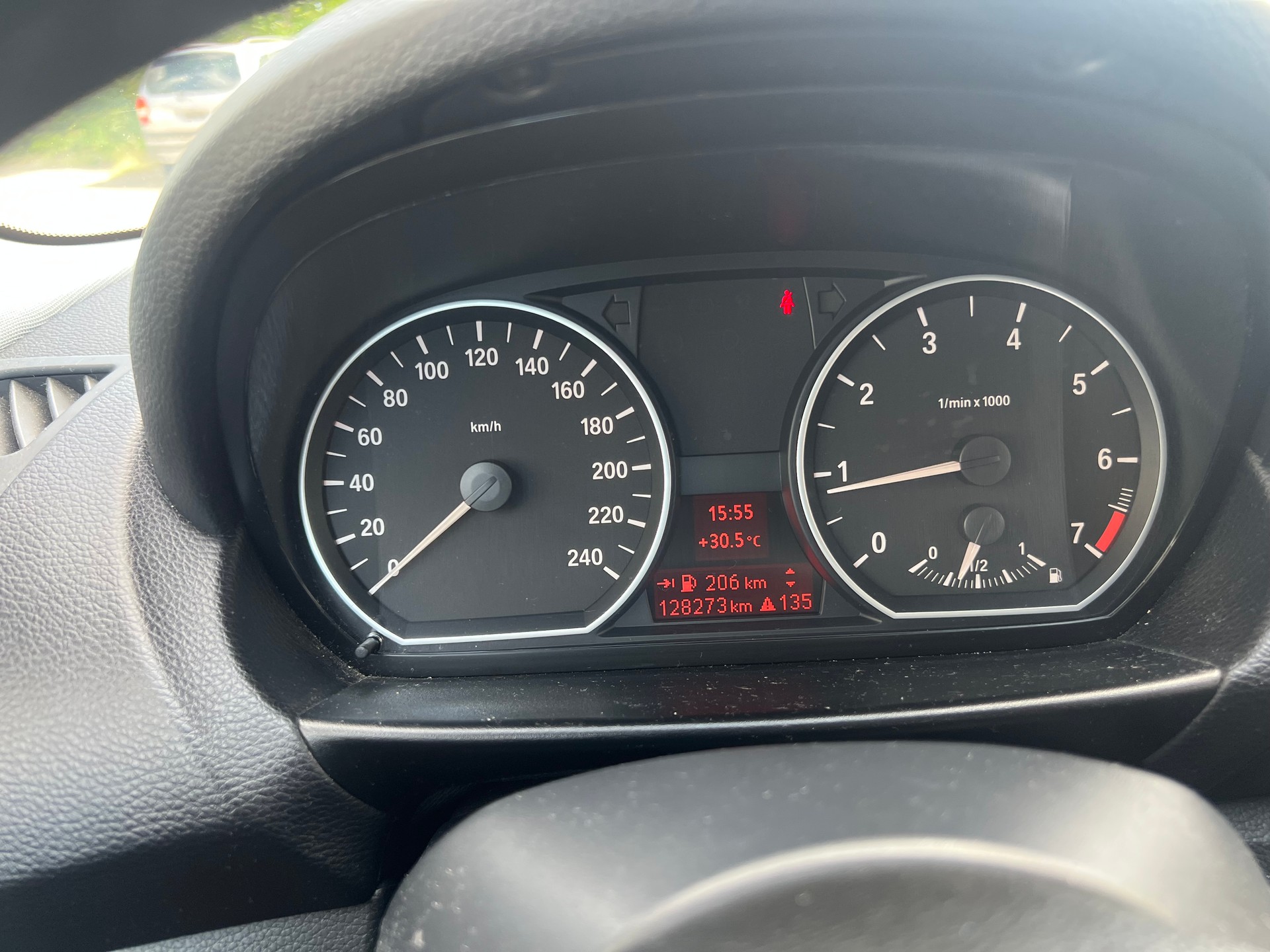 CITROEN C4 Berline 1.4i 16V Essentiel (X)-image-8