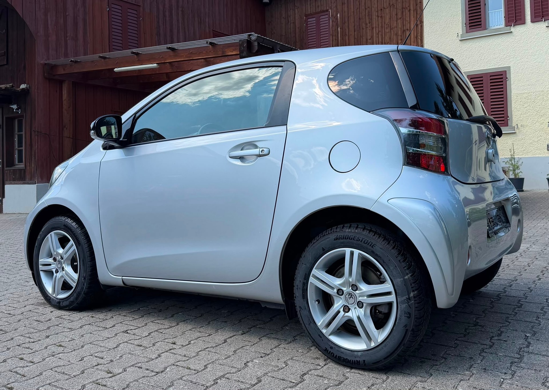 TOYOTA iQ2 1.4 D-4D-image-3