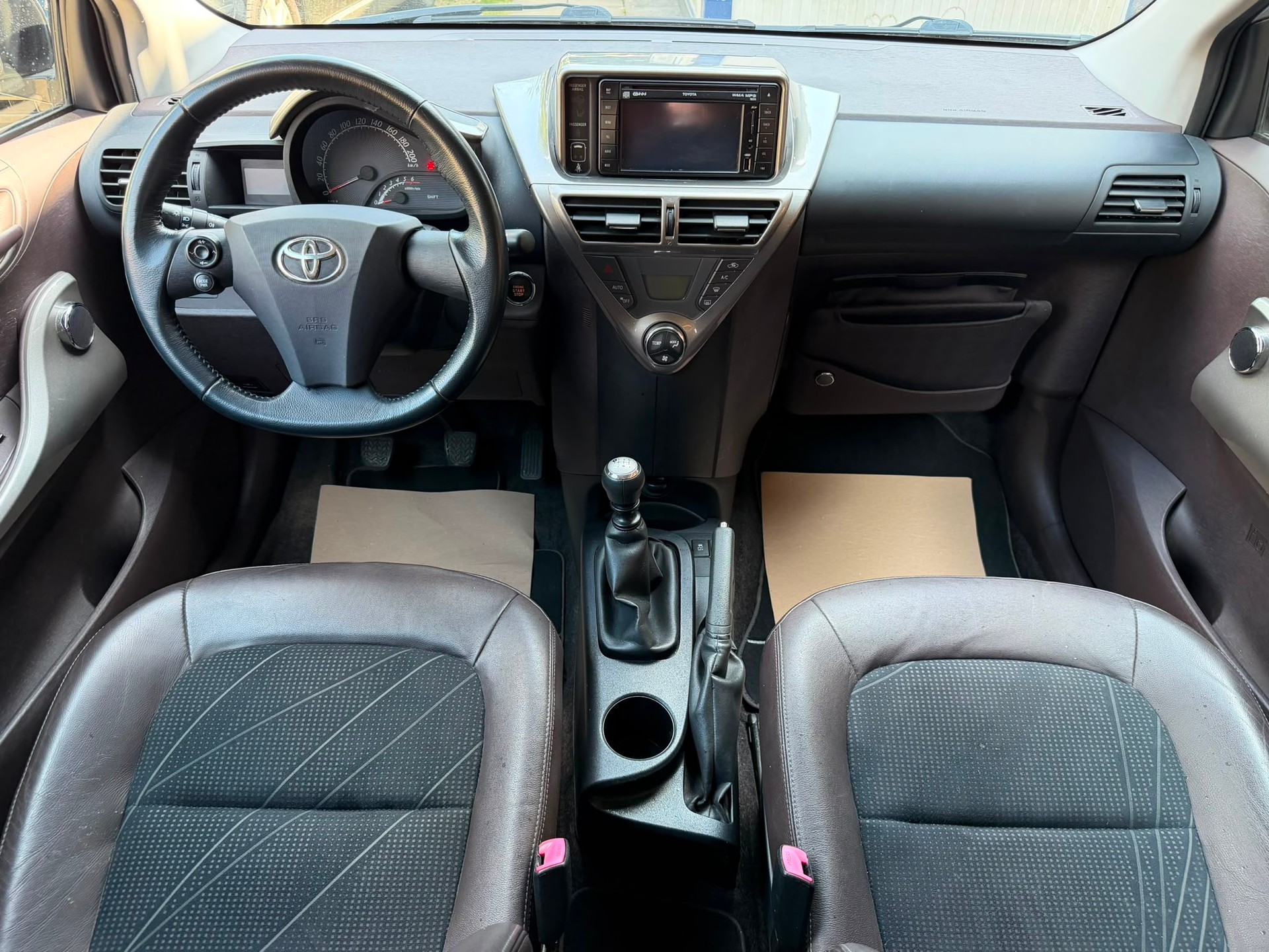 TOYOTA iQ2 1.4 D-4D-image-5