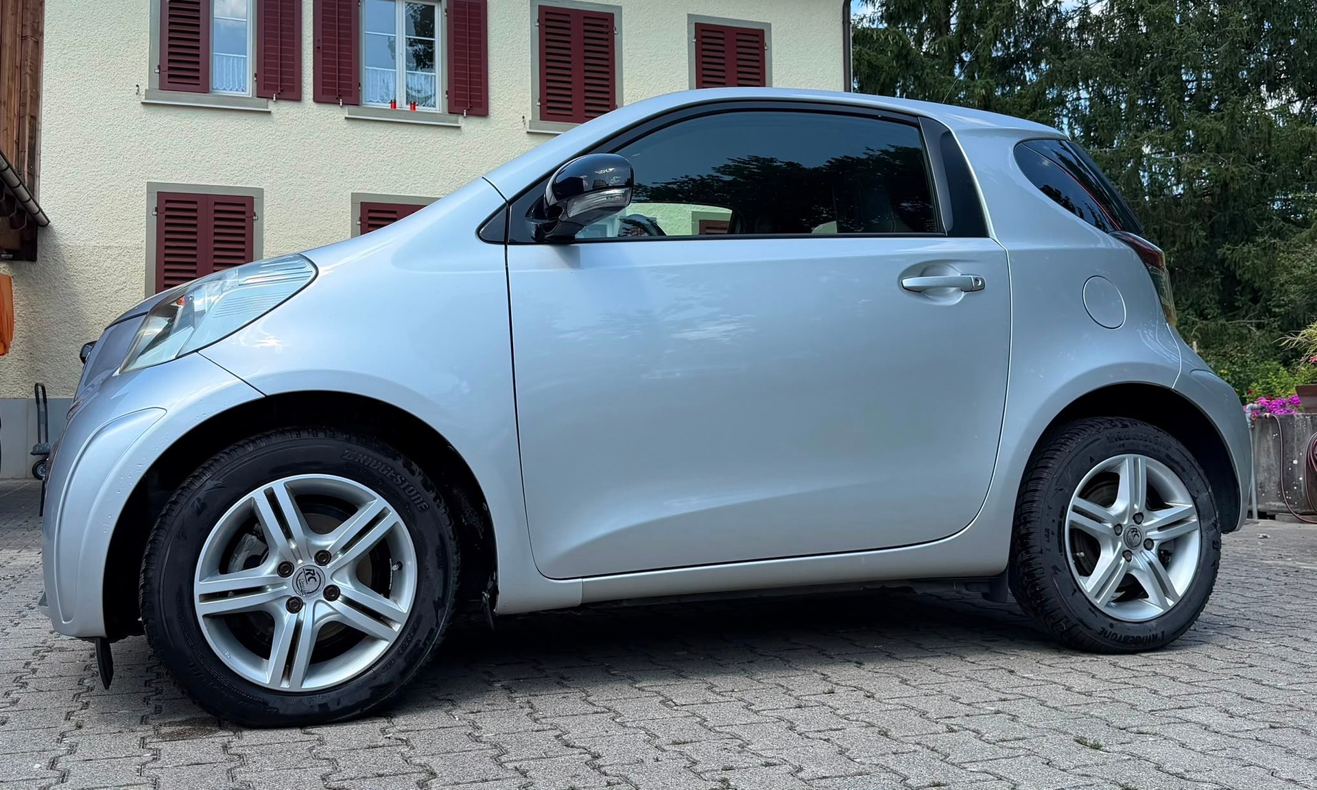 TOYOTA iQ2 1.4 D-4D-image-2