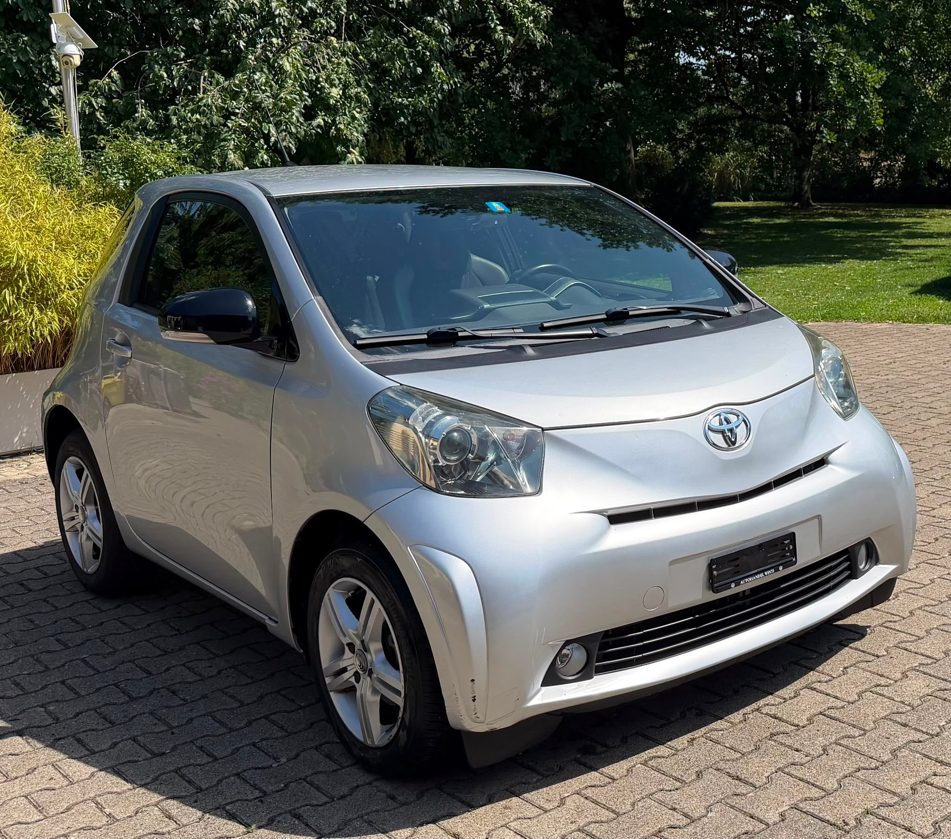 TOYOTA iQ2 1.4 D-4D-image-0