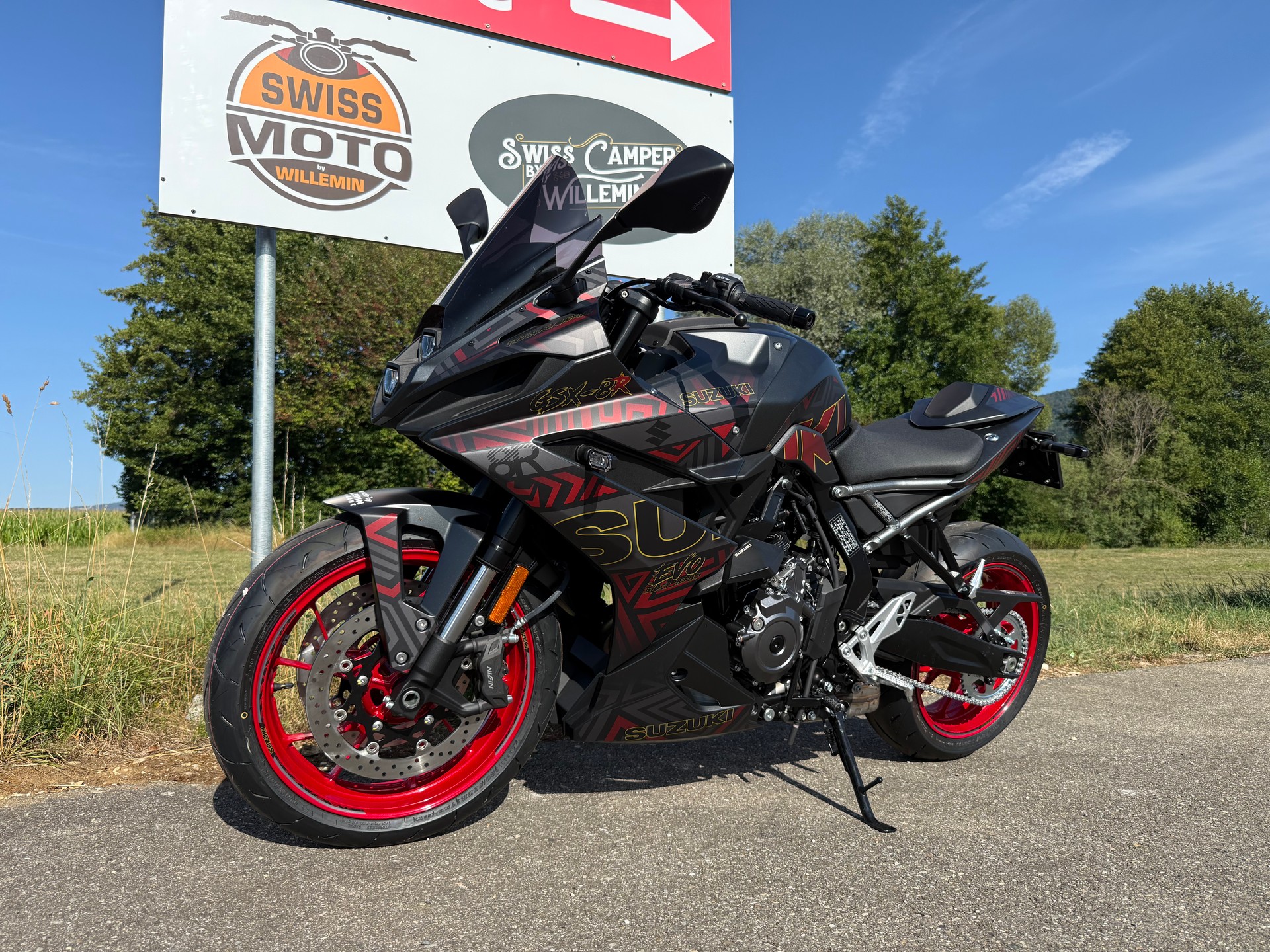 SUZUKI GSX 8 R EVO-showroom-element-1