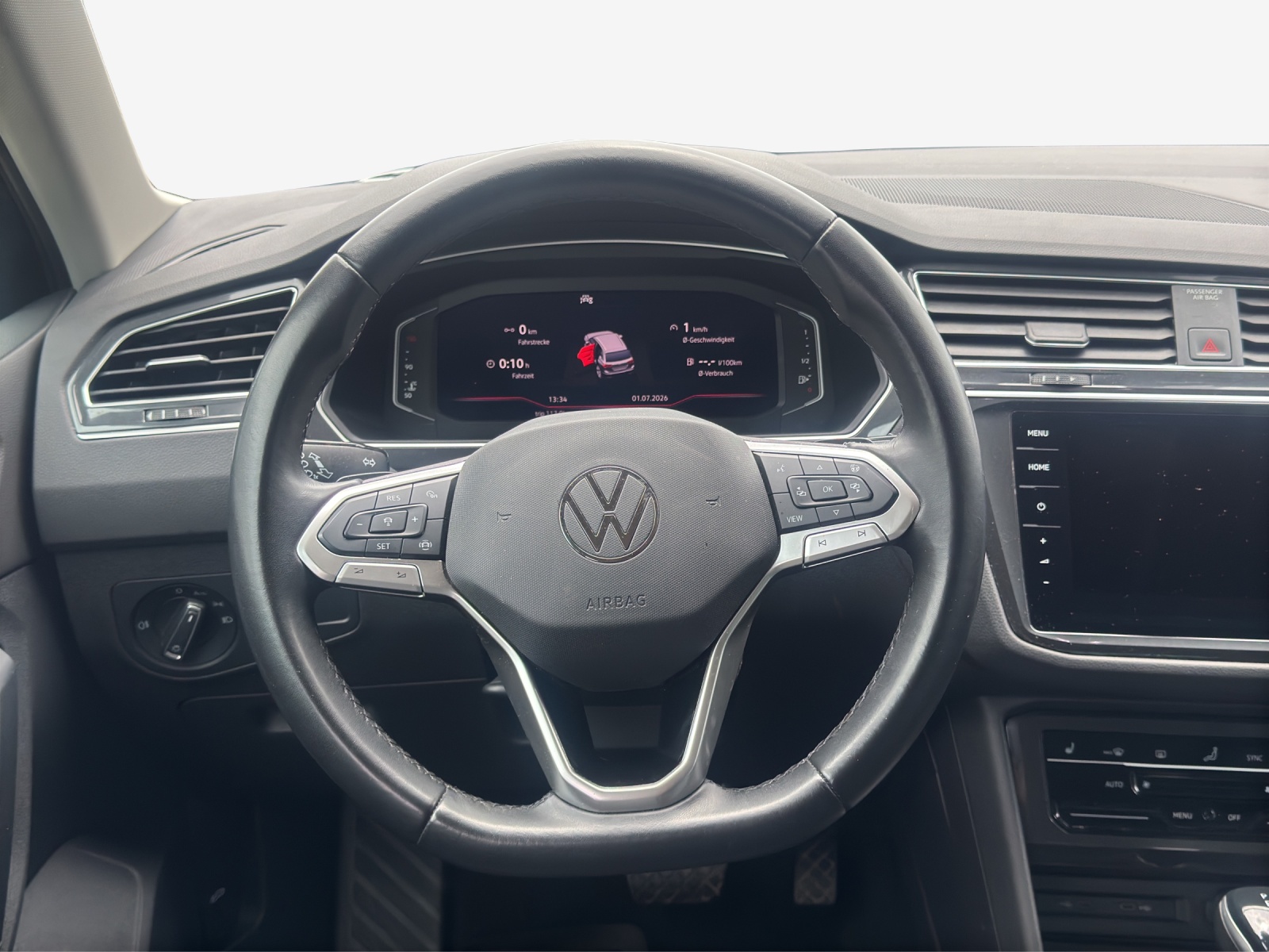 VW Tiguan 2.0 TDI SCR Life 4Motion DSG-image-9