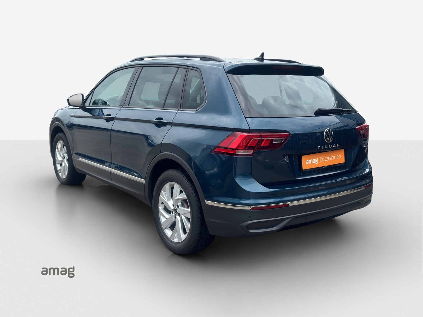 VW Tiguan 2.0 TDI SCR Life 4Motion DSG-image-2