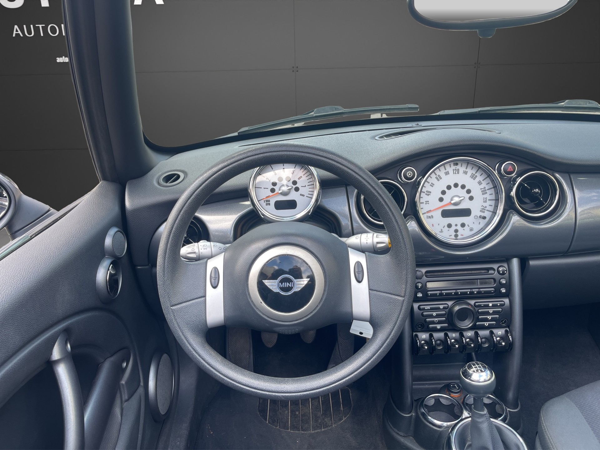 MINI Cooper Cabriolet-image-9