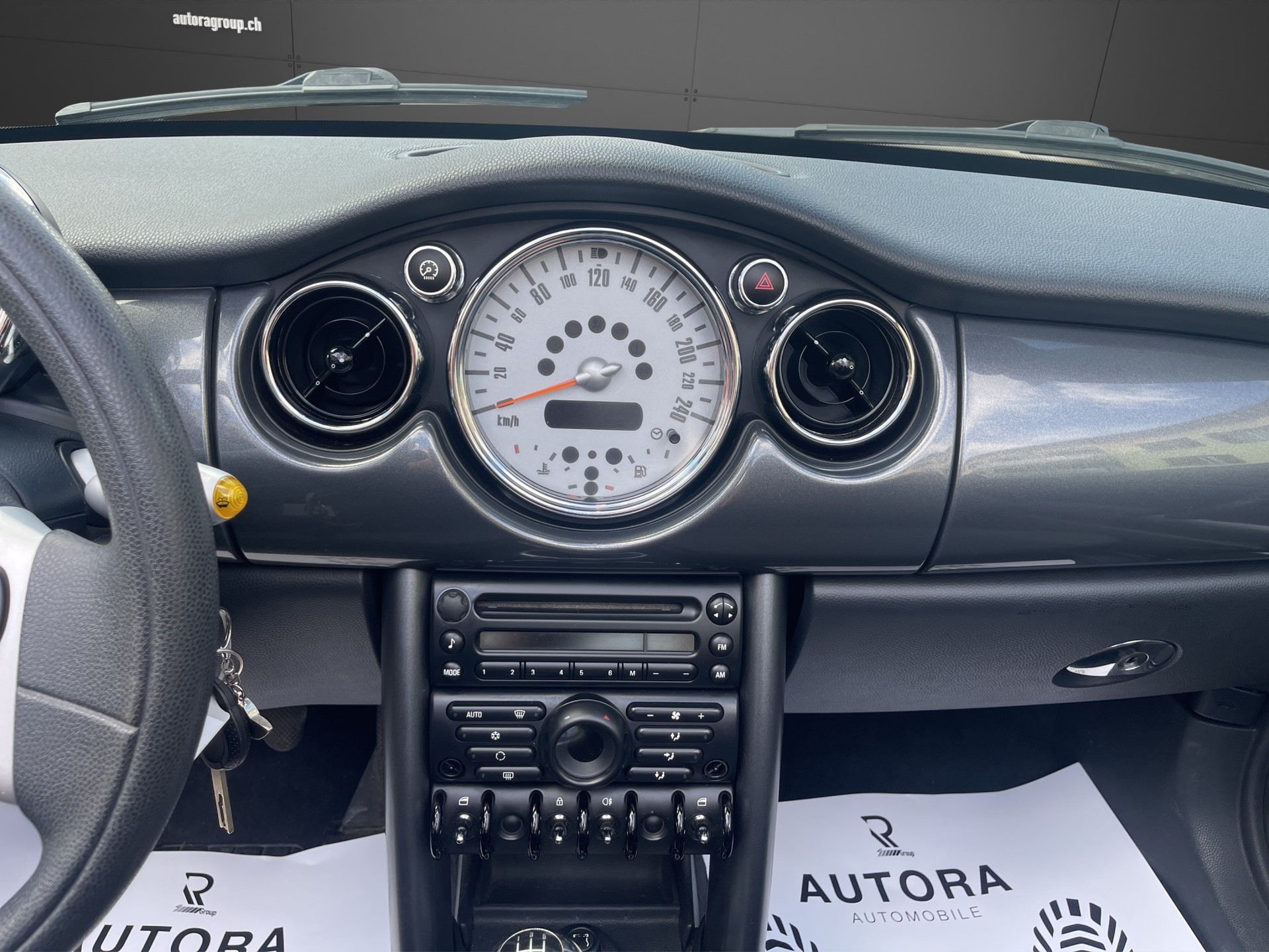 MINI Cooper Cabriolet-image-10