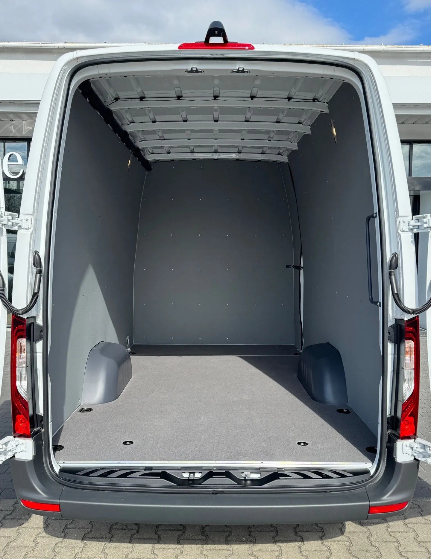 MERCEDES-BENZ Sprinter 317 CDI Standard 9G-TRONIC 7 Sitzer-image-4