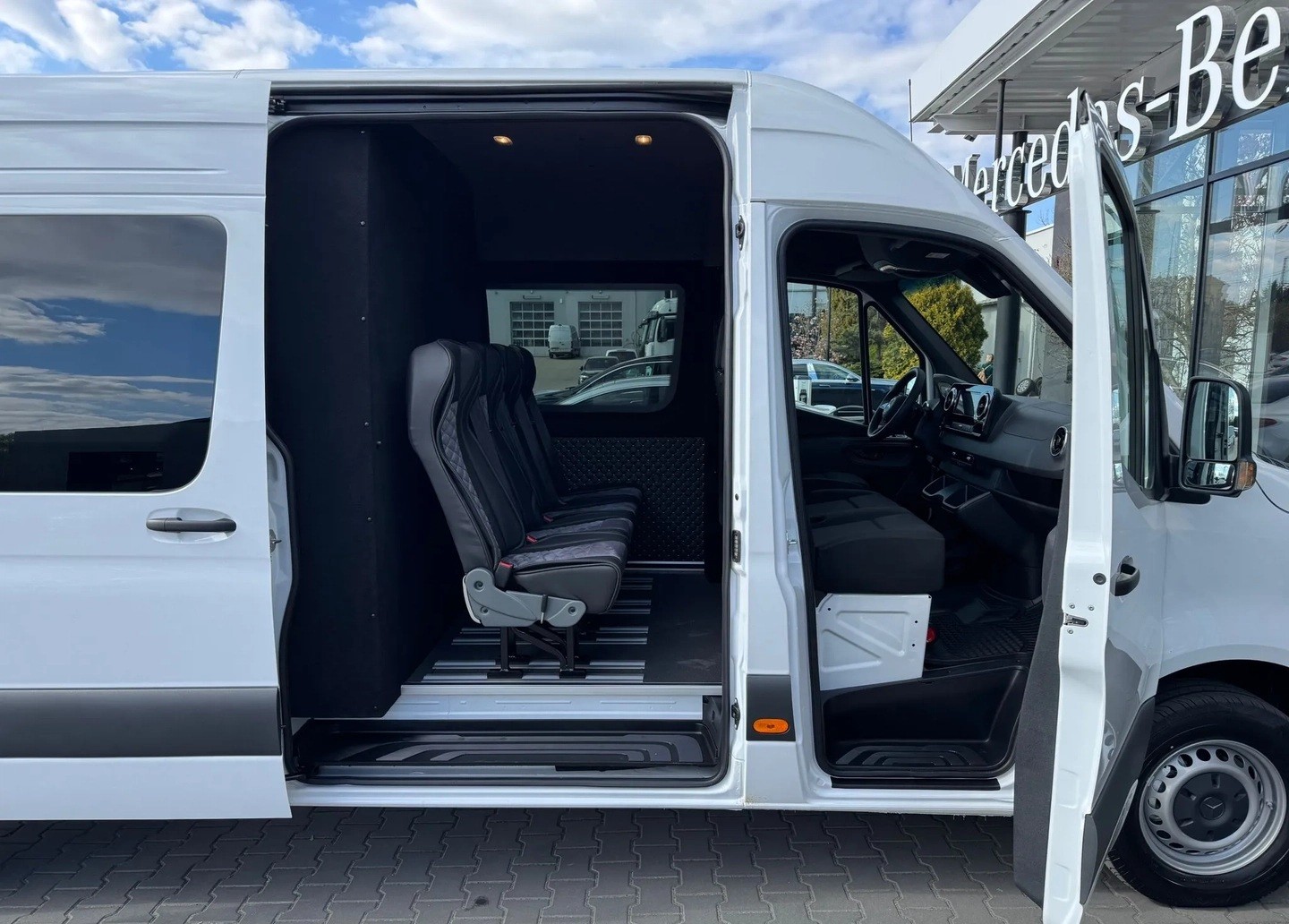 MERCEDES-BENZ Sprinter 317 CDI Standard 9G-TRONIC 7 Sitzer-image-8