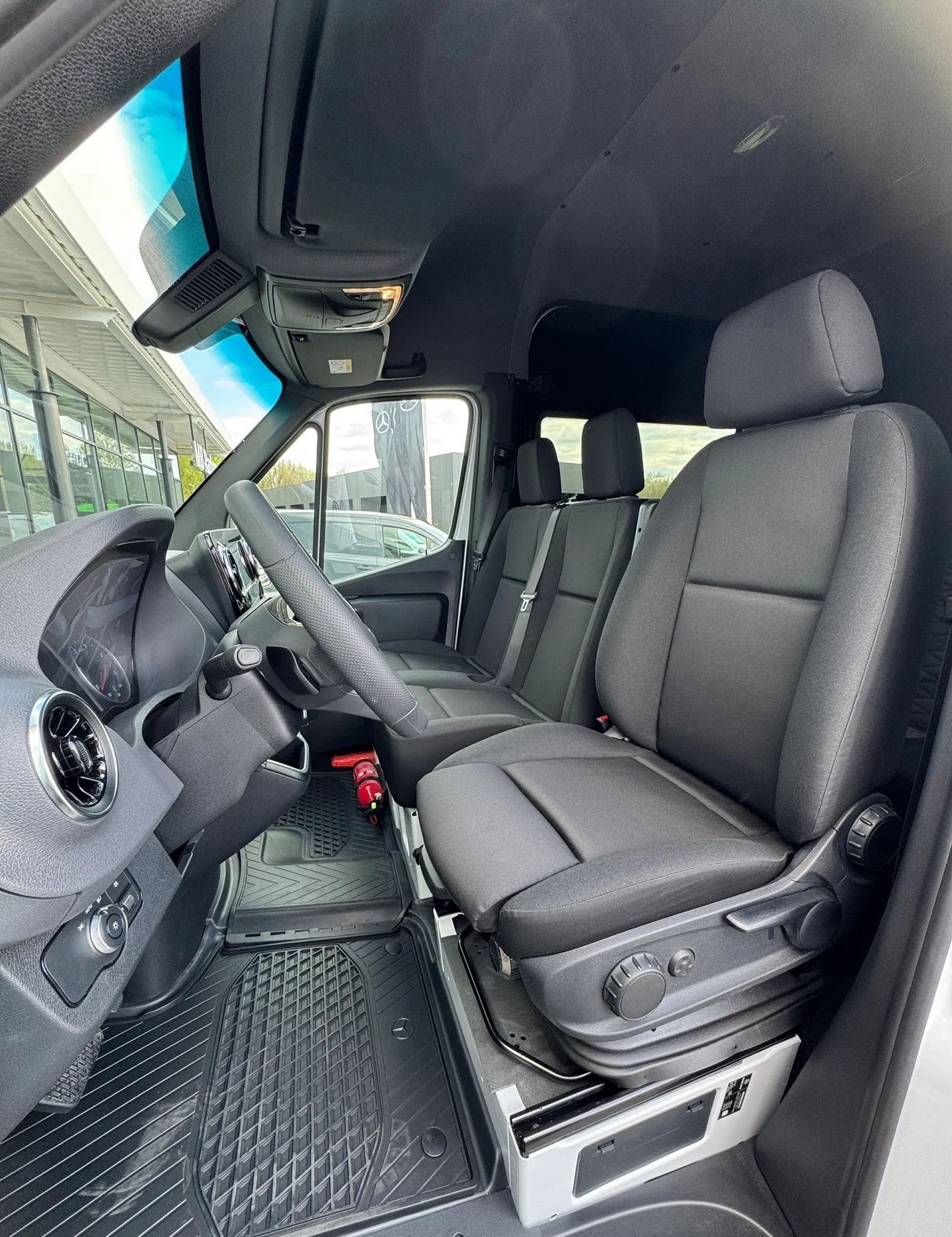 MERCEDES-BENZ Sprinter 317 CDI Standard 9G-TRONIC 7 Sitzer-image-7