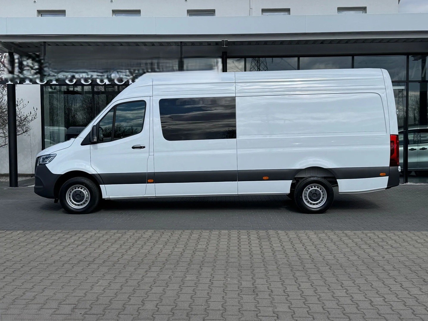 MERCEDES-BENZ Sprinter 317 CDI Standard 9G-TRONIC 7 Sitzer-image-2