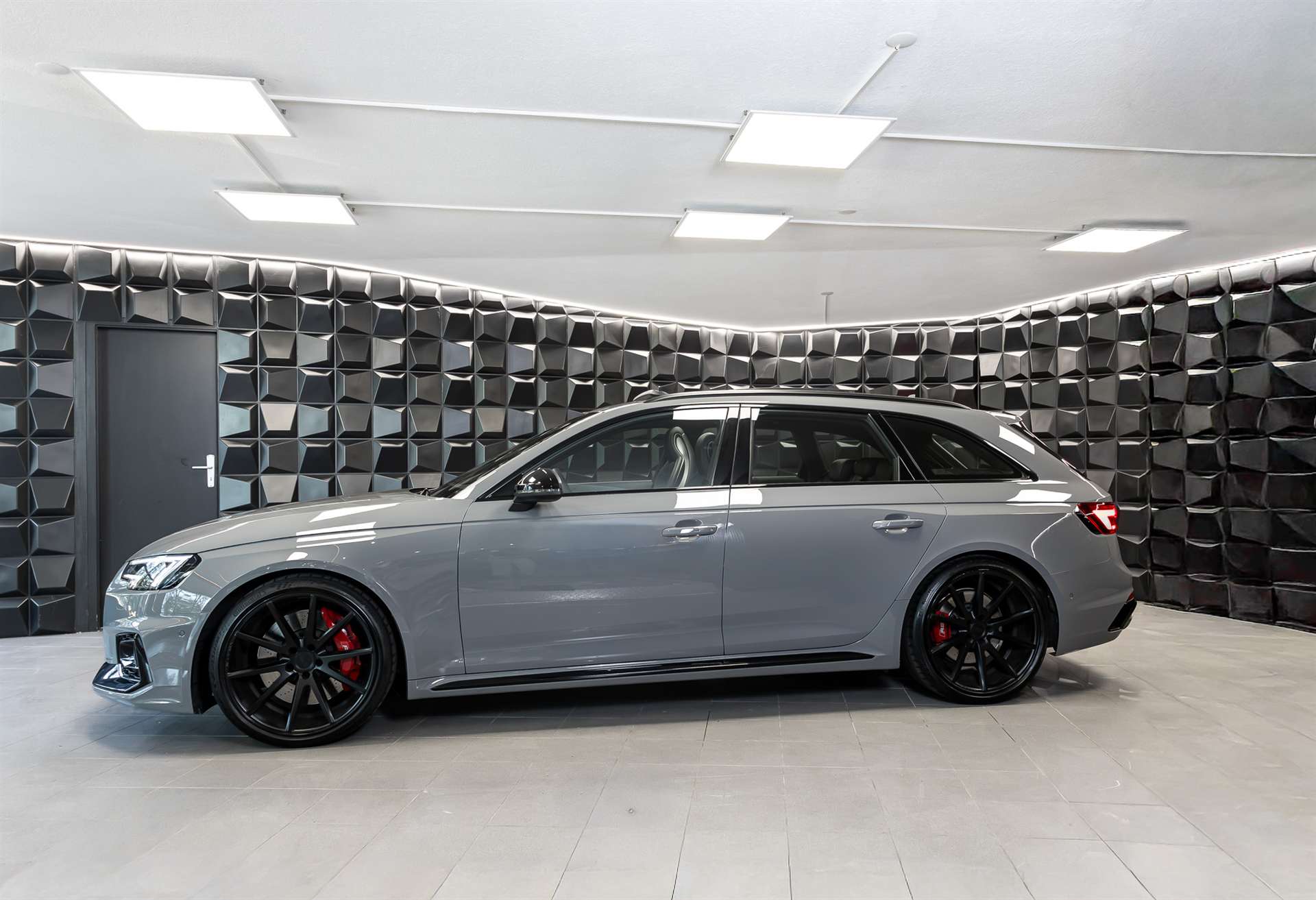AUDI RS4 Avant 2.9 TFSI quattro tiptronic-image-1