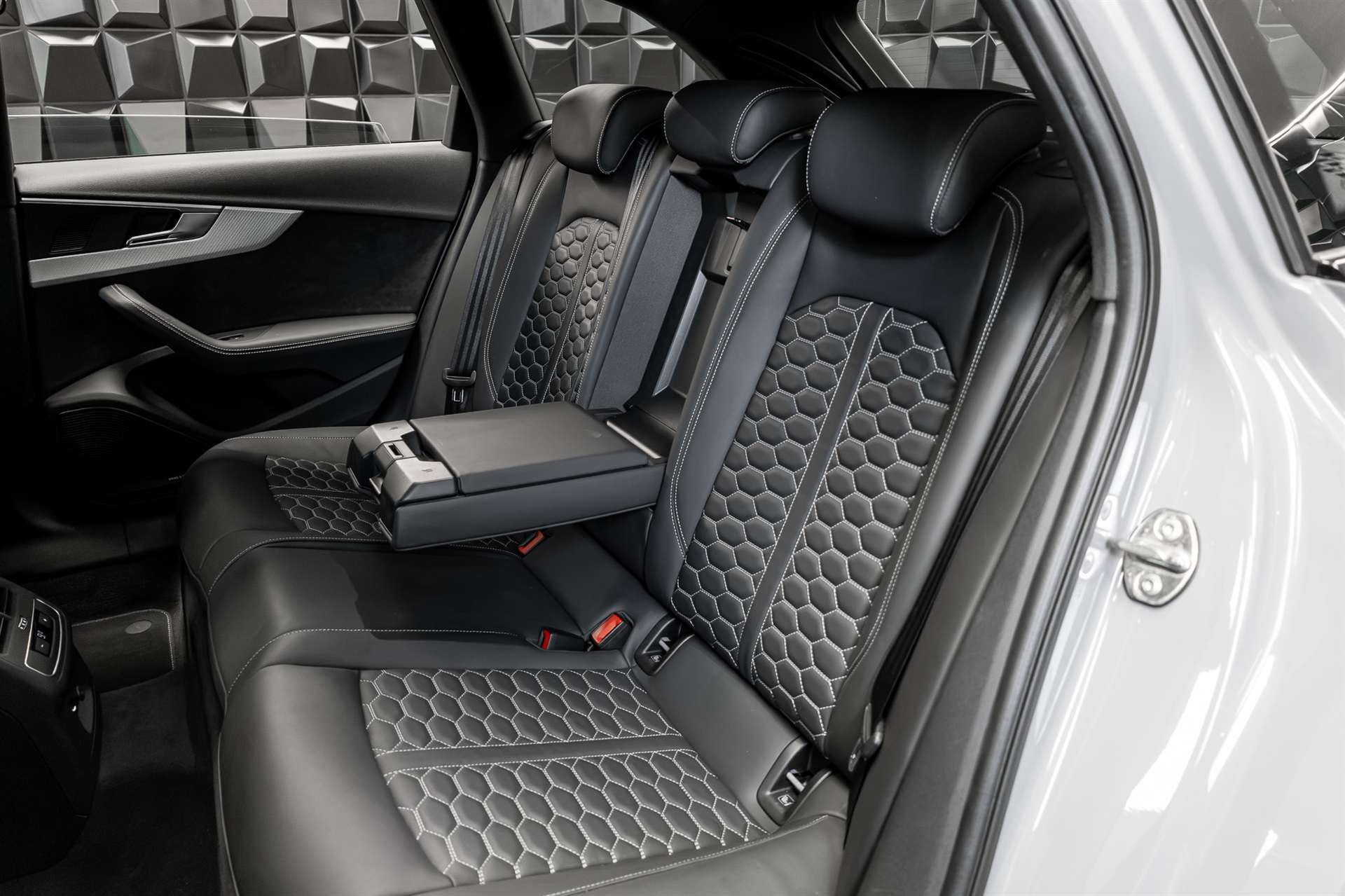 AUDI RS4 Avant 2.9 TFSI quattro tiptronic-image-26