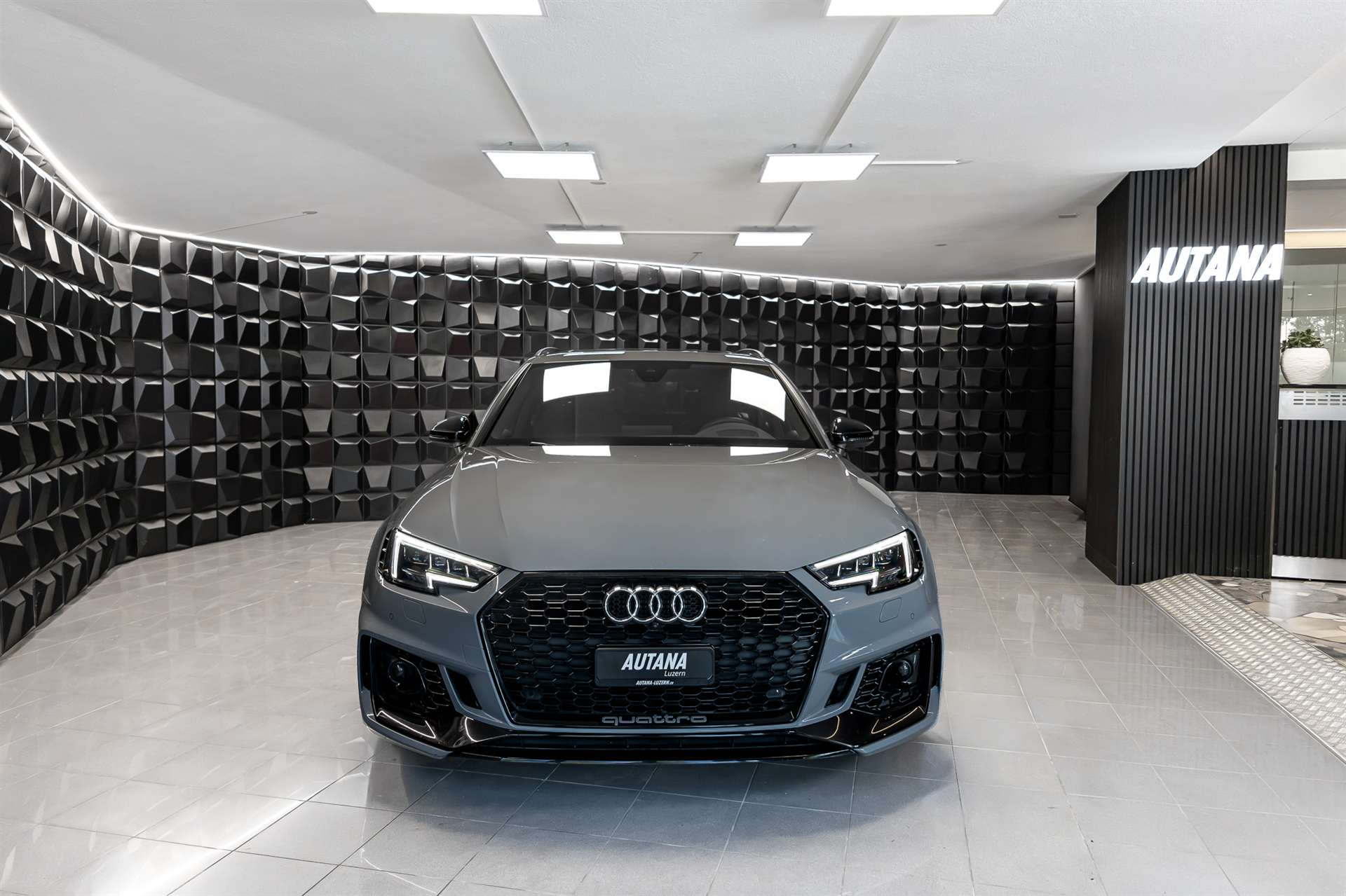 AUDI RS4 Avant 2.9 TFSI quattro tiptronic-image-3