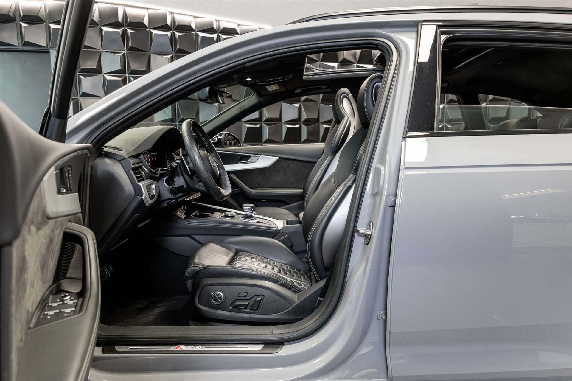 AUDI RS4 Avant 2.9 TFSI quattro tiptronic-image-12