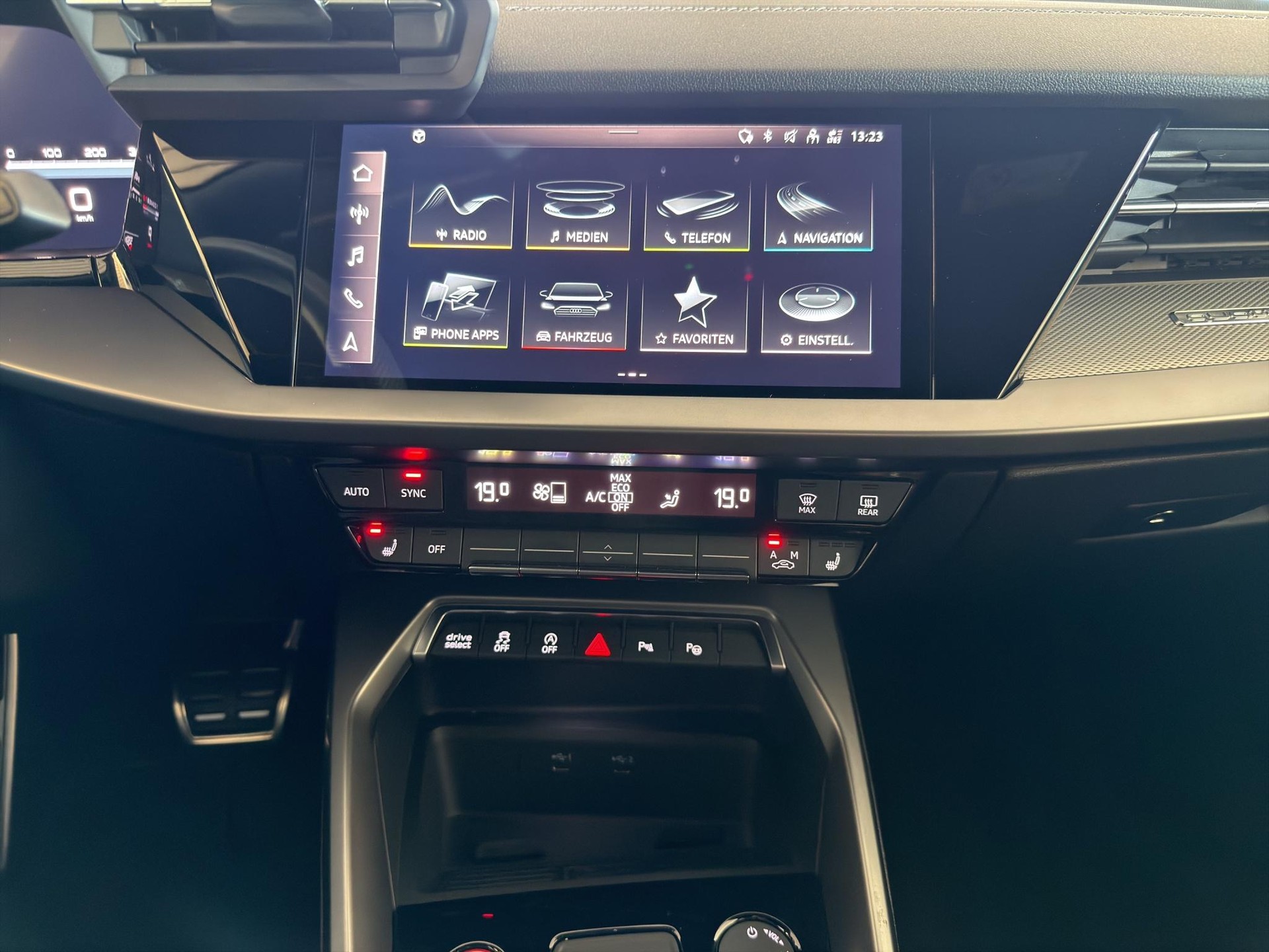 AUDI S3 Sportback 2.0 TFSI quattro S-Tronic-image-14