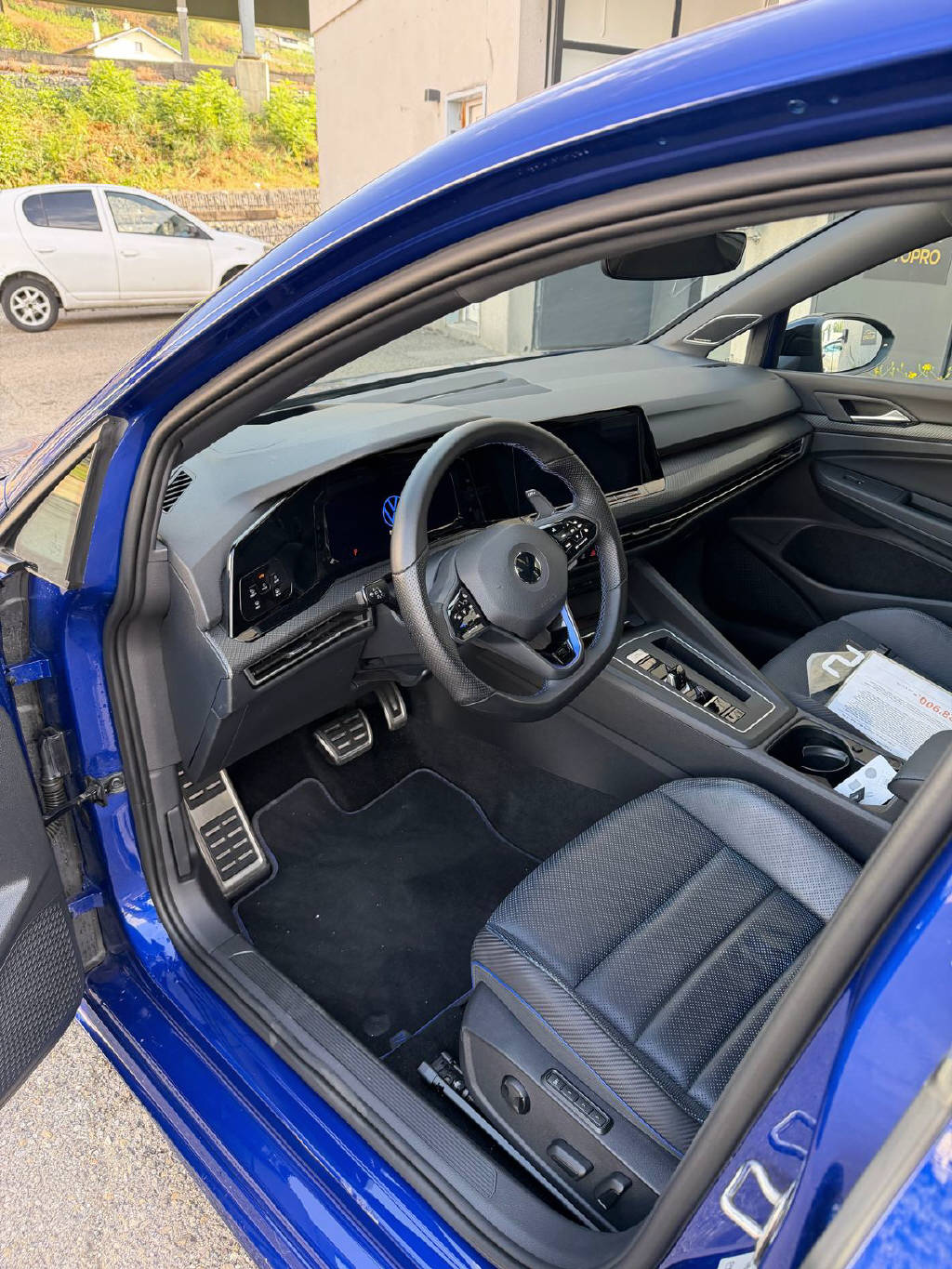 VW Golf VIII 2.0 TSI R DSG 4motion-image-9