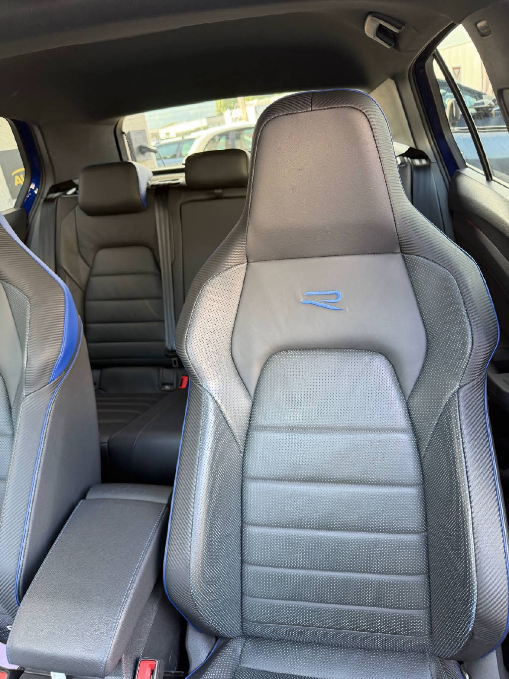 VW Golf VIII 2.0 TSI R DSG 4motion-image-12