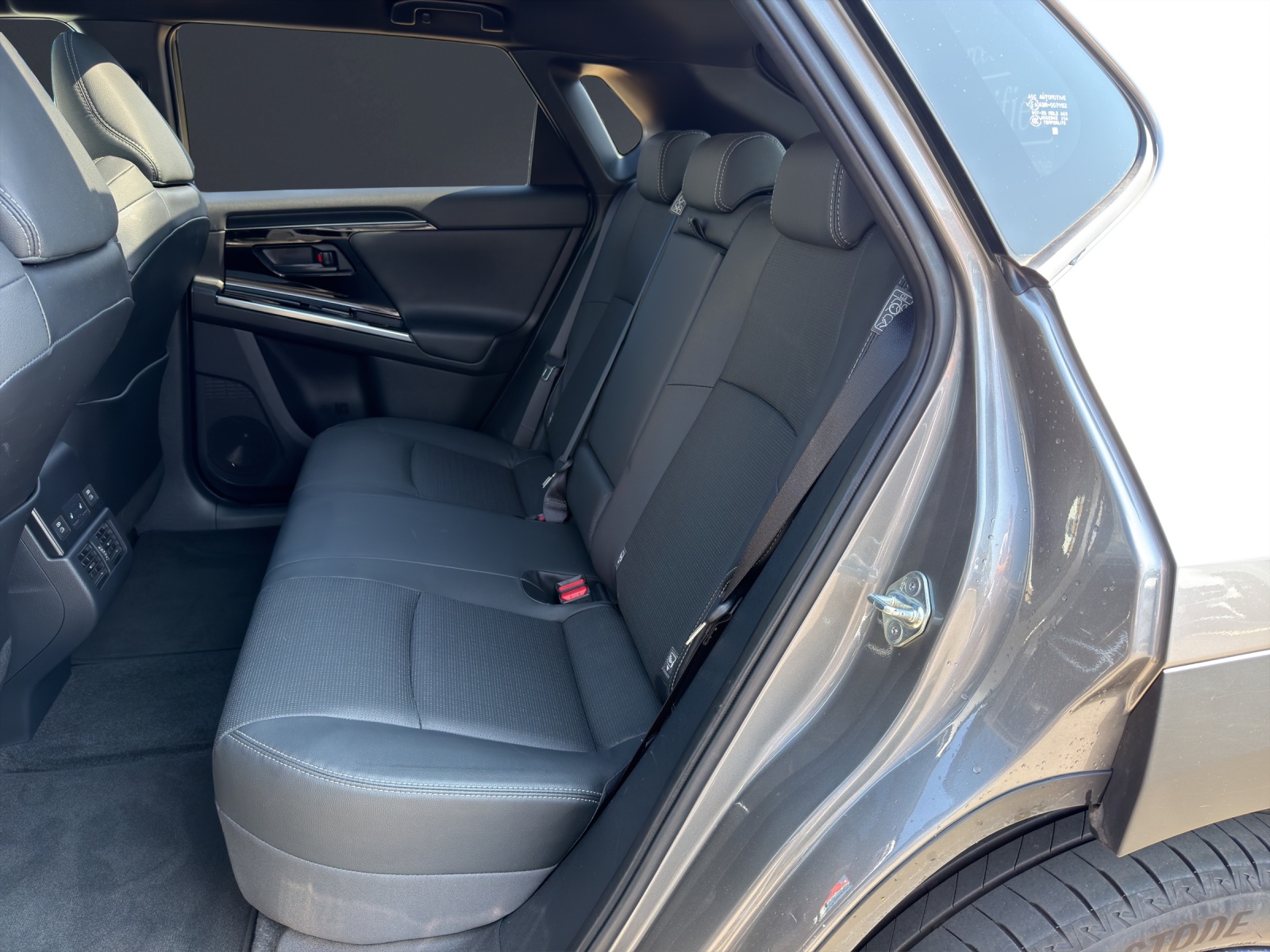 TOYOTA bZ4X Premium 71,4 kWh 4WD-image-10