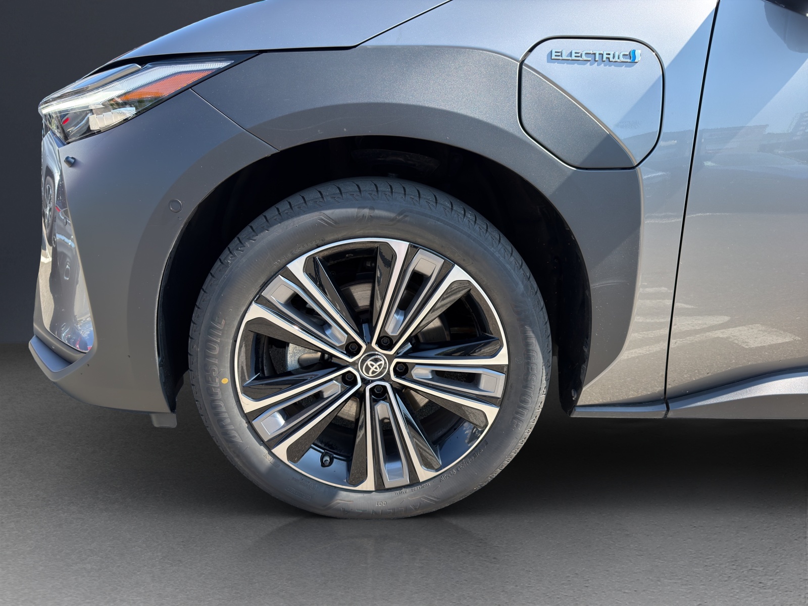 TOYOTA bZ4X Premium 71,4 kWh 4WD-image-9